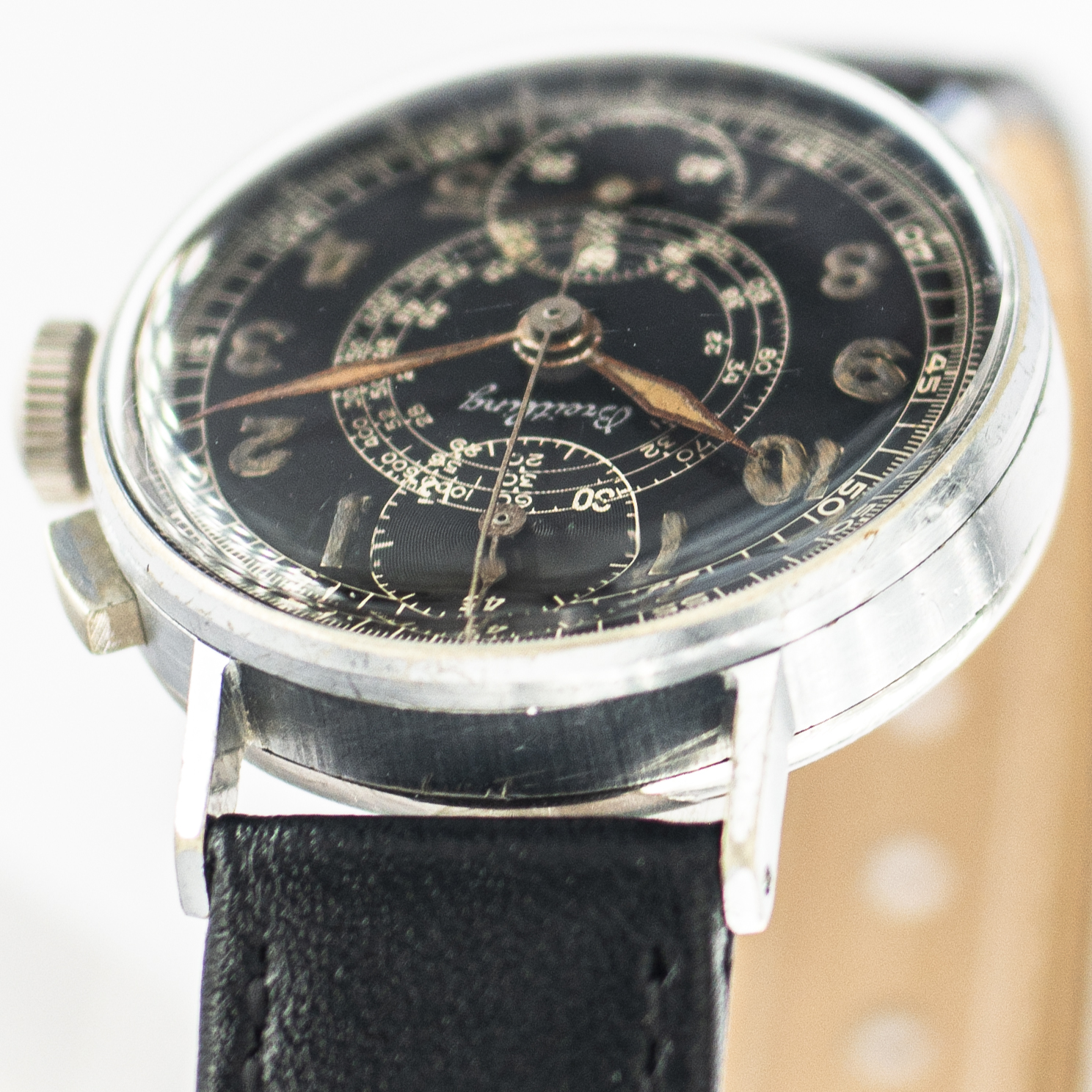 1382_marcels_watch_group_vintage_wristwatch_1930s_breitling_chronograph_case_side_02