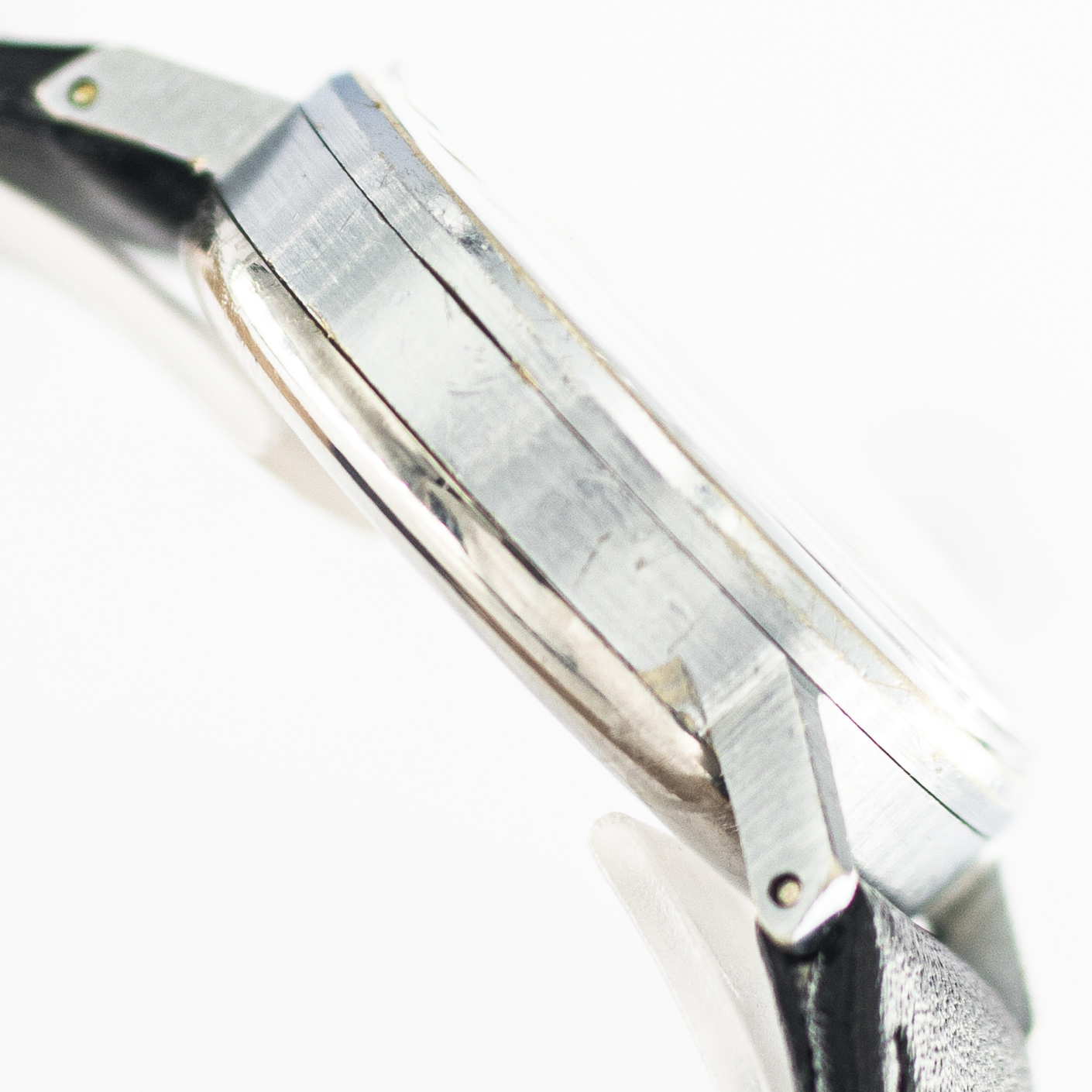 1382_marcels_watch_group_vintage_wristwatch_1930s_breitling_chronograph_case_side_04