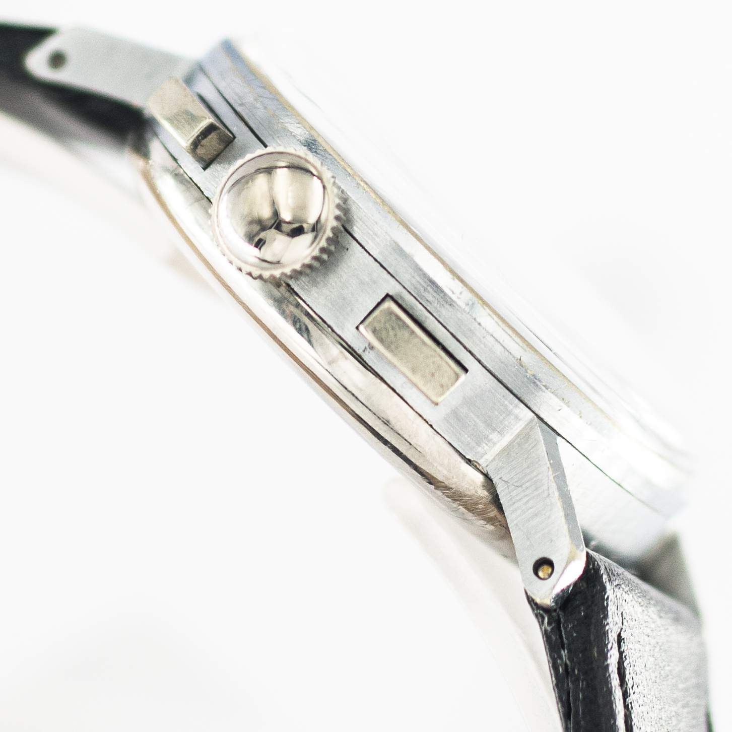 1382_marcels_watch_group_vintage_wristwatch_1930s_breitling_chronograph_case_side_09