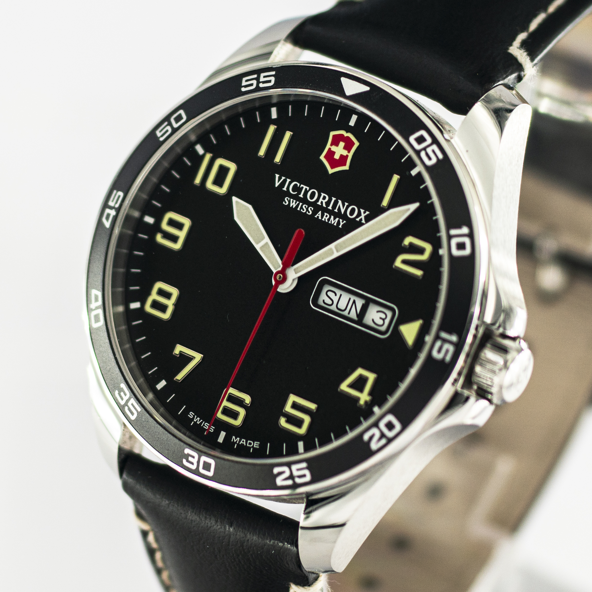1383_marcels_watch_group_victorinox_241846_wristwatch_dial_05