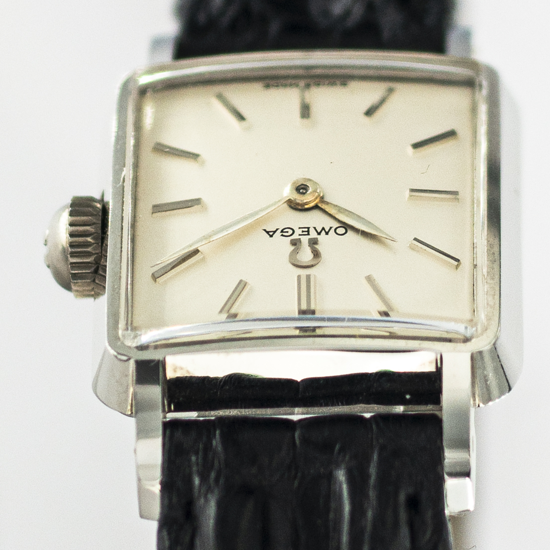1359_marcels_watch_group_vintage_wristwatch_ladies_omega_3994_case_side_01