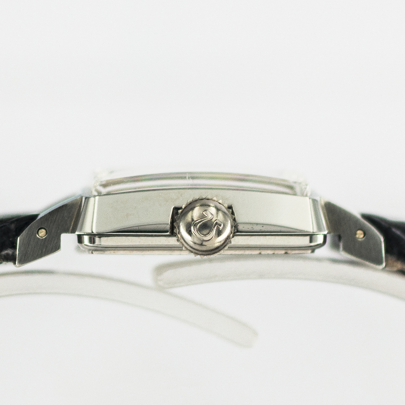 1359_marcels_watch_group_vintage_wristwatch_ladies_omega_3994_case_side_03