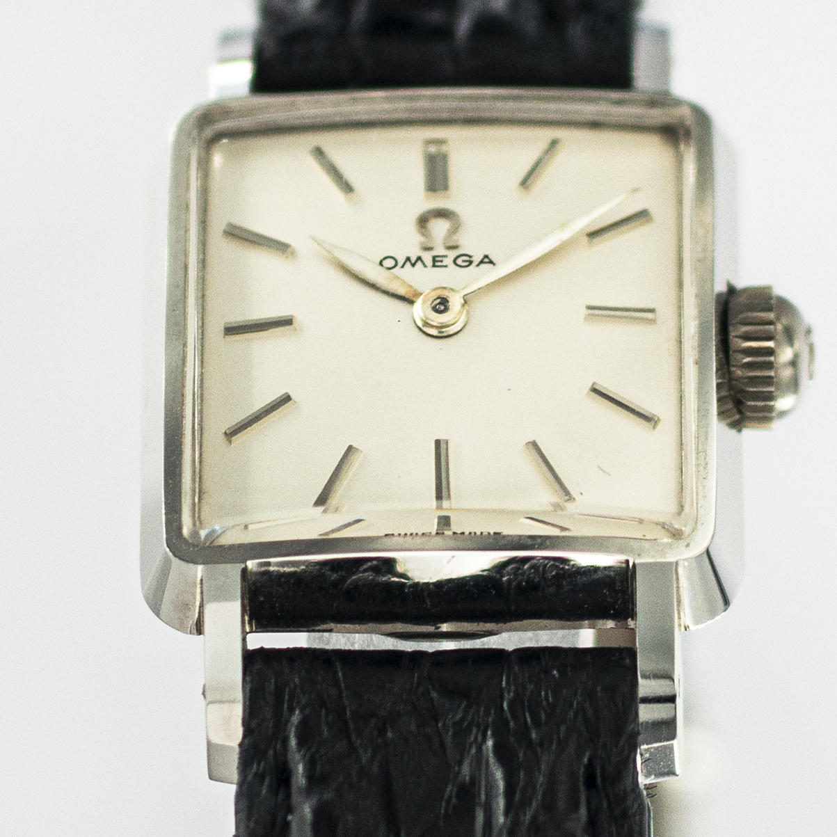 1359_marcels_watch_group_vintage_wristwatch_ladies_omega_3994_case_side_06