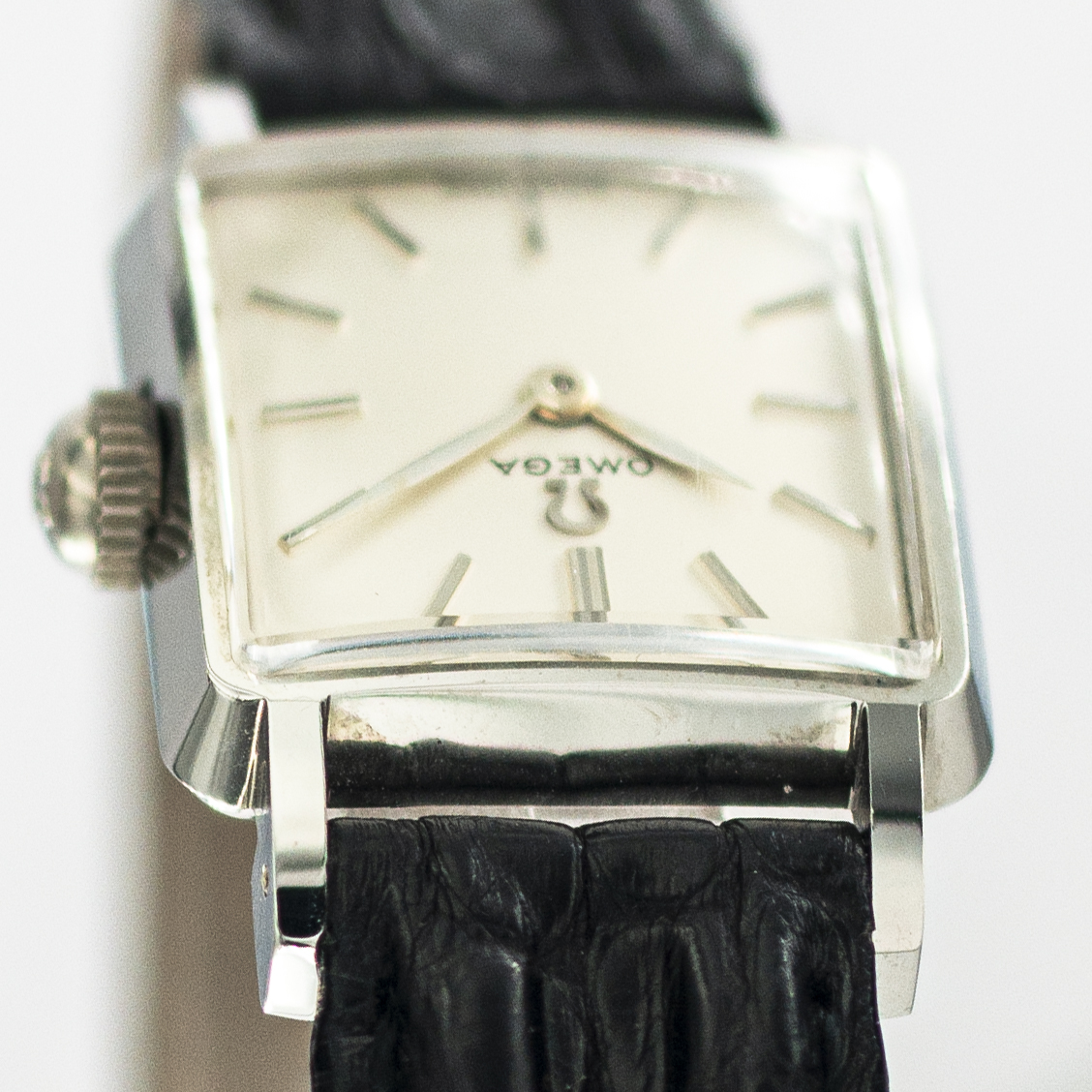 1359_marcels_watch_group_vintage_wristwatch_ladies_omega_3994_case_side_07