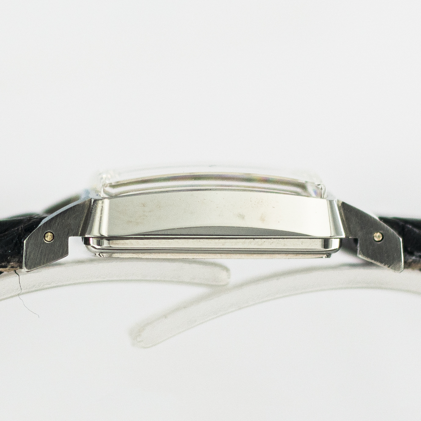 1359_marcels_watch_group_vintage_wristwatch_ladies_omega_3994_case_side_08