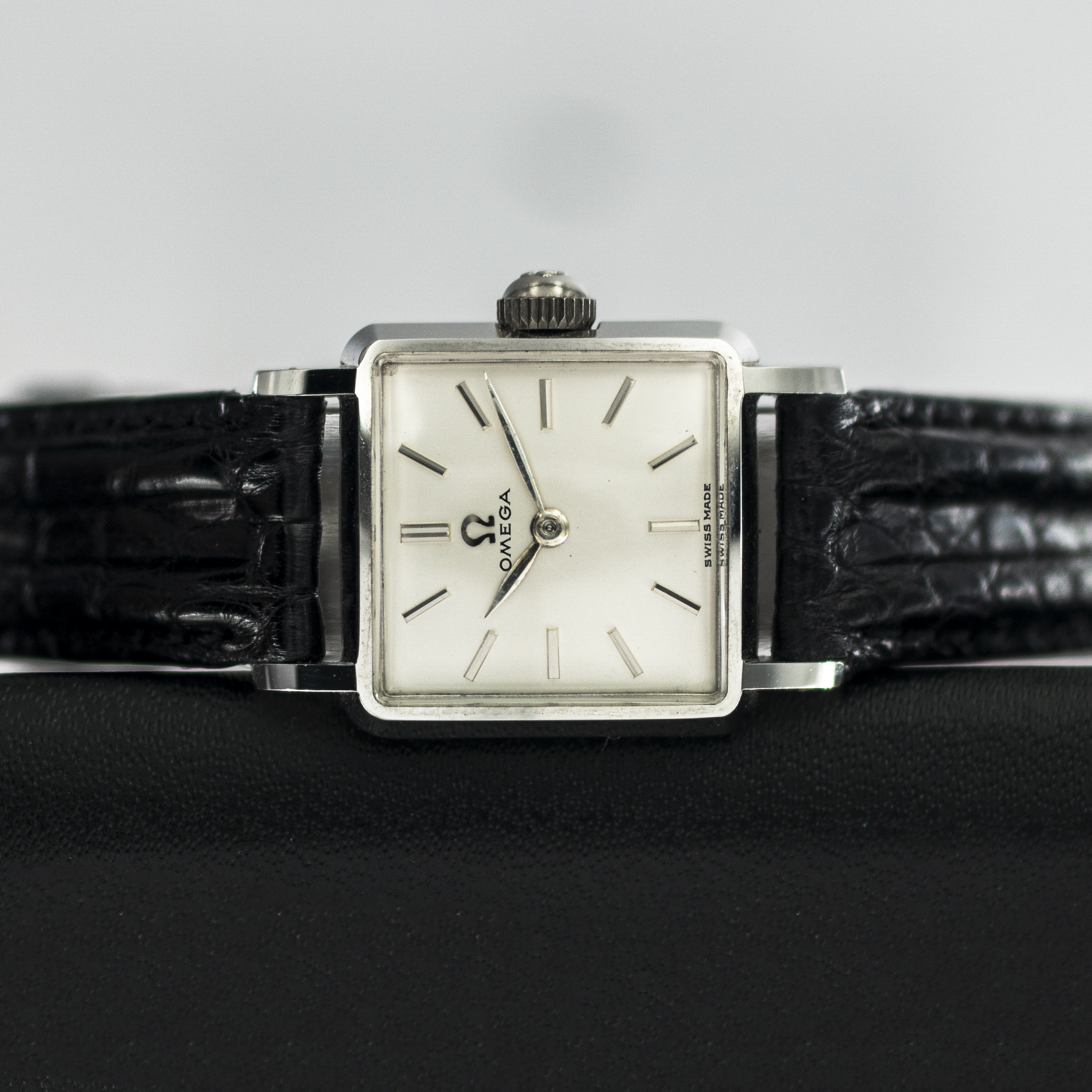 1359_marcels_watch_group_vintage_wristwatch_ladies_omega_3994_dial_14