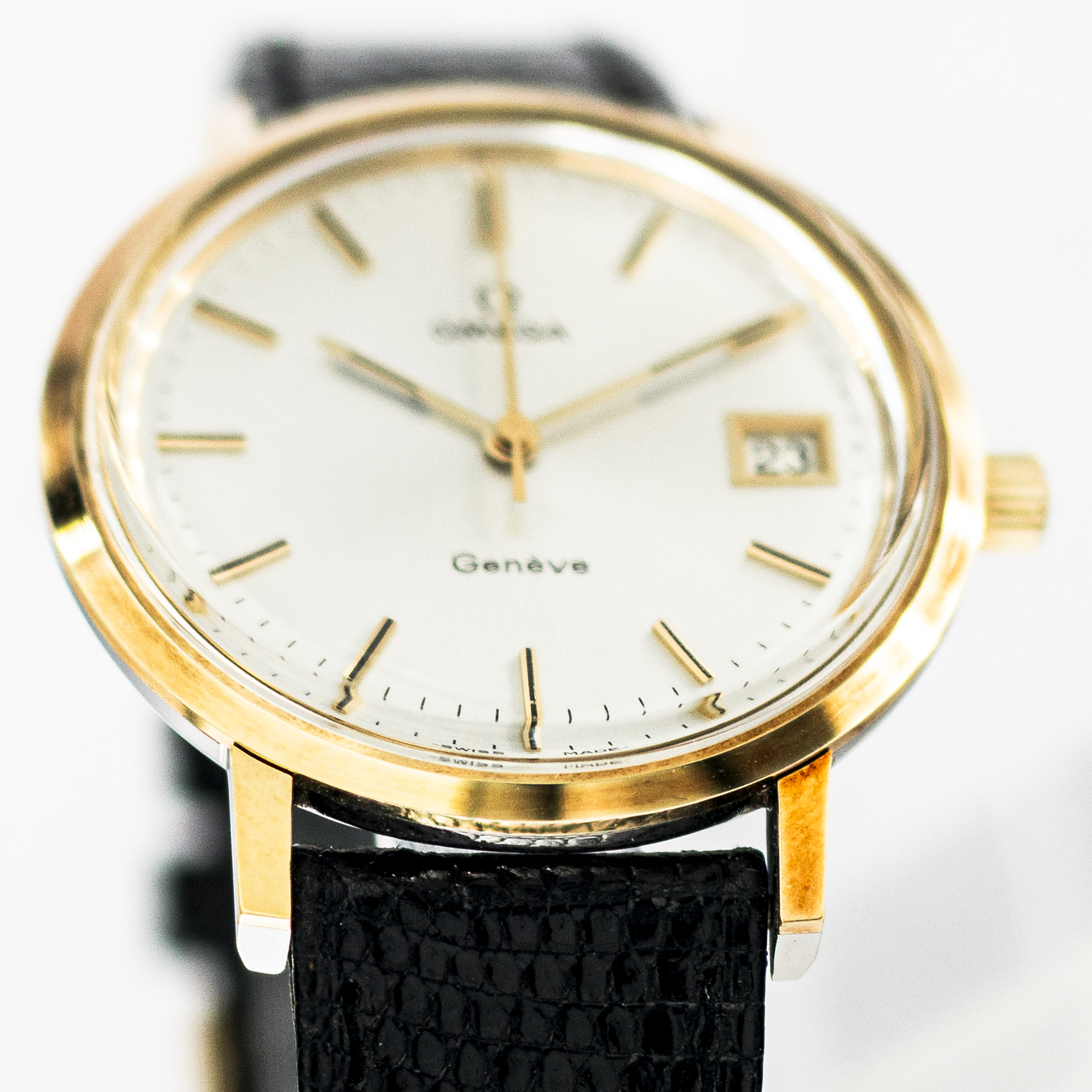 1389_marcels_watch_group_vintage_wristwatch_1974_omega_136.9020_geneve_case_side_01