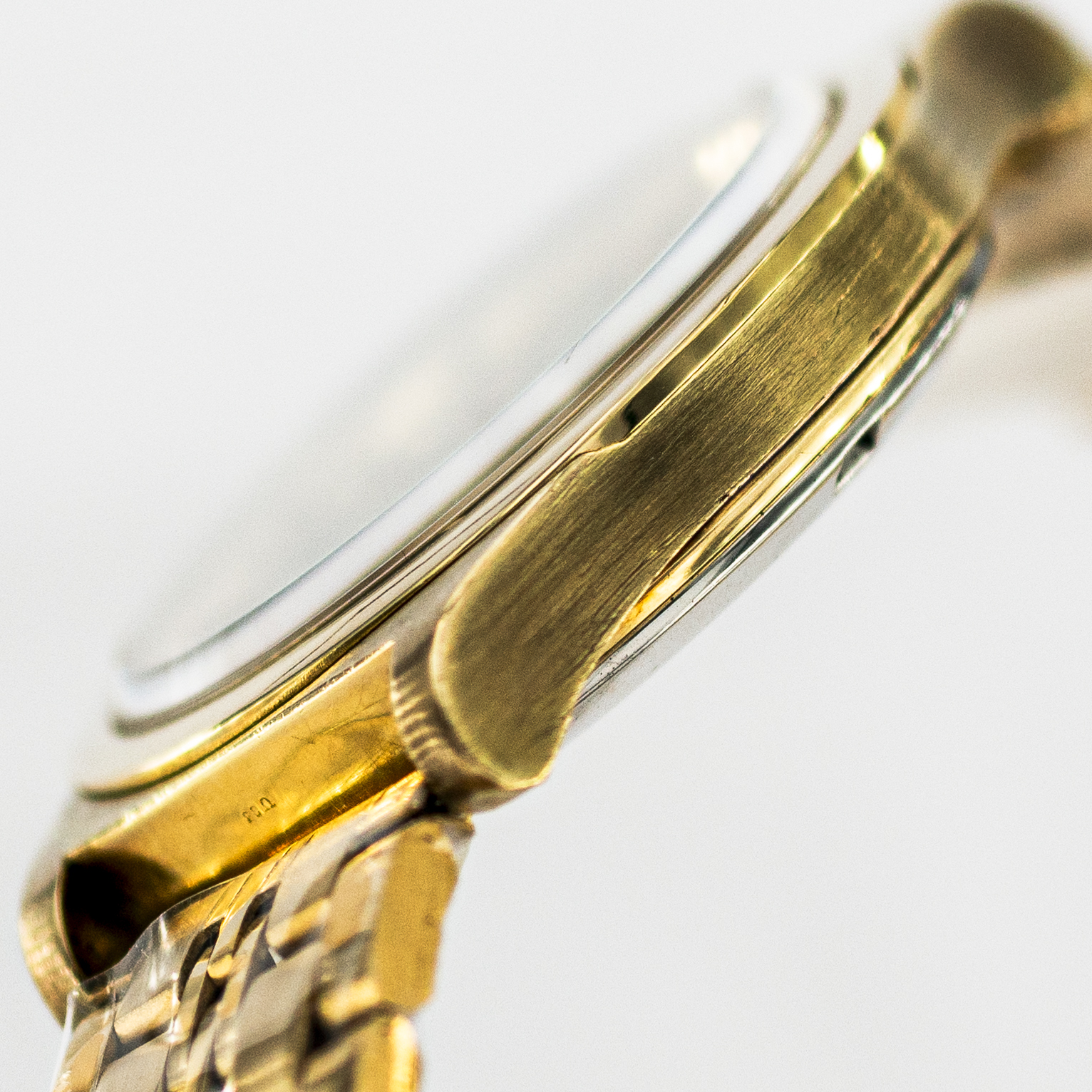1390_marcels_watch_group_vintage_wristwatch_1973_omega_166.0168_geneve_case_side_01