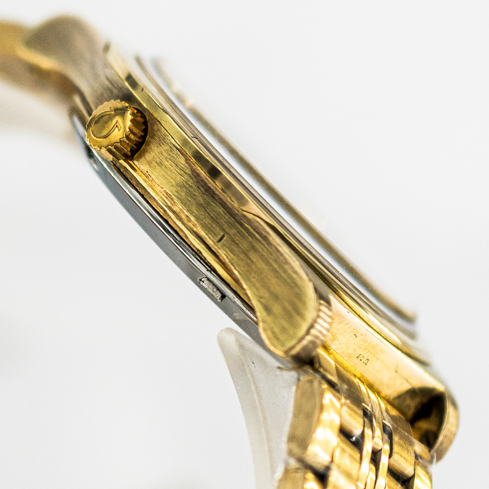 1390_marcels_watch_group_vintage_wristwatch_1973_omega_166.0168_geneve_case_side_05