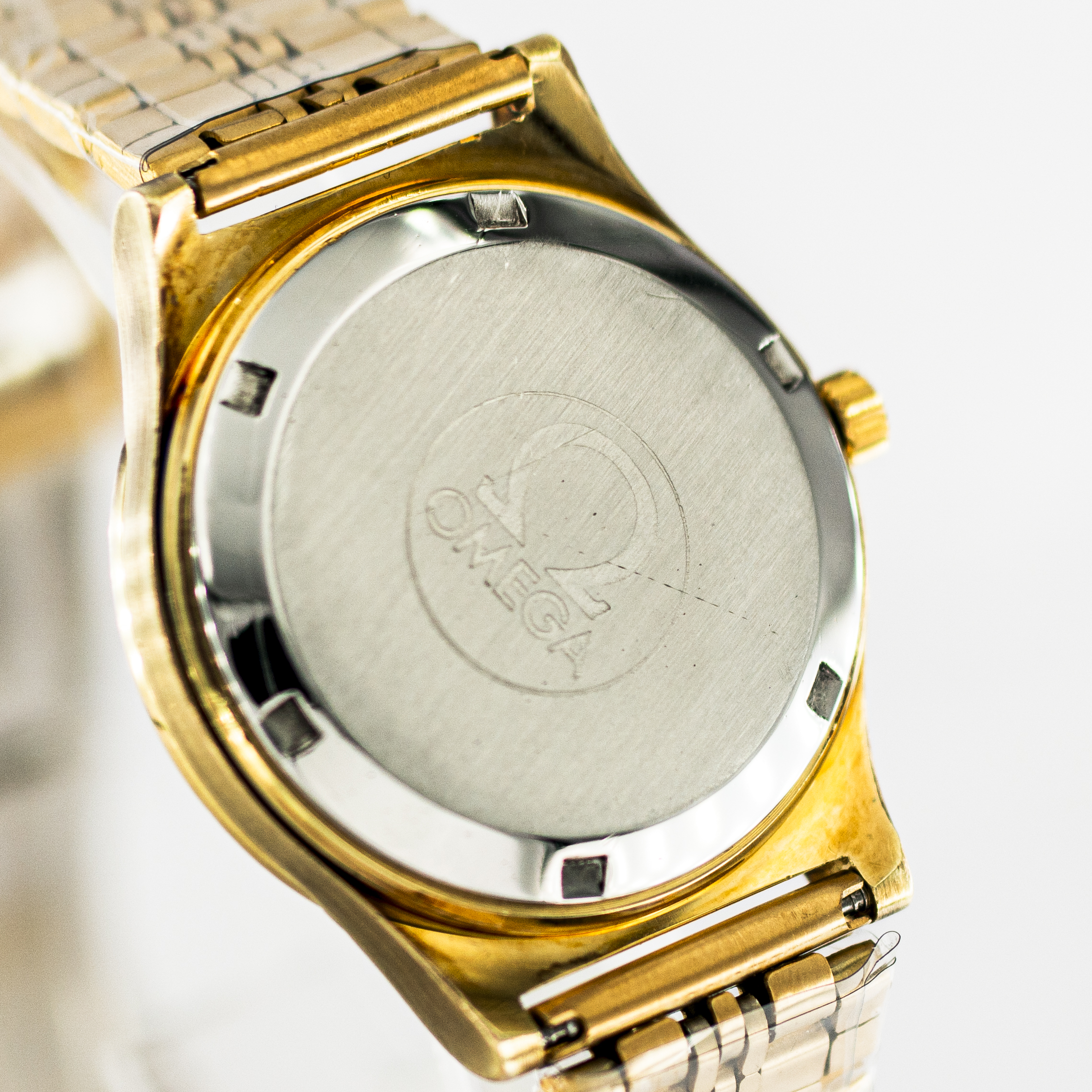 1390_marcels_watch_group_vintage_wristwatch_1973_omega_166.0168_geneve_caseback_04
