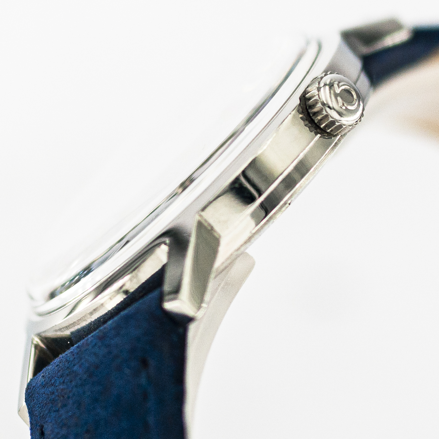 1391_marcels_watch_group_vintage_wristwatch_1970_omega_135.070_geneve_case_side_02