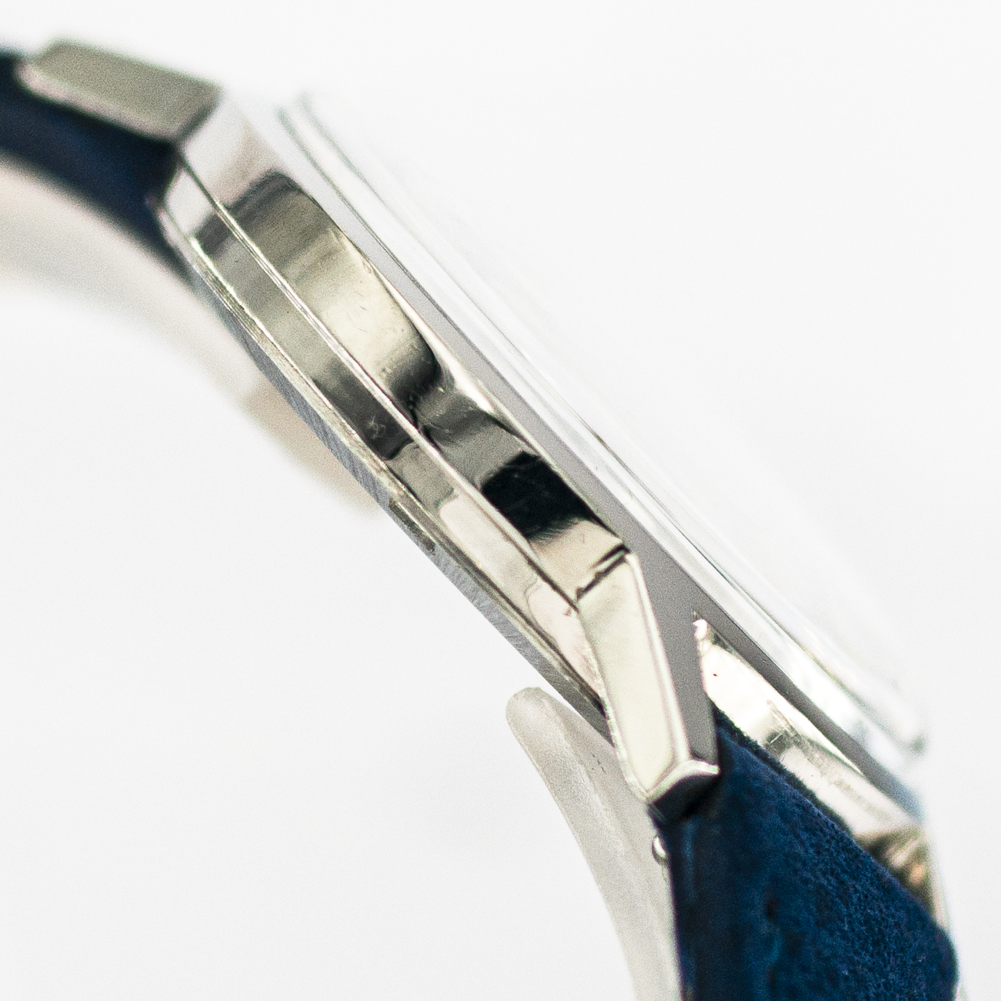 1391_marcels_watch_group_vintage_wristwatch_1970_omega_135.070_geneve_case_side_05