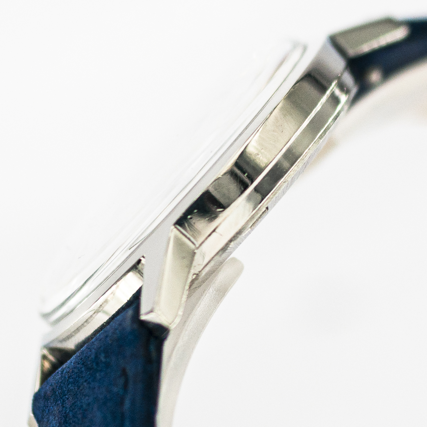 1391_marcels_watch_group_vintage_wristwatch_1970_omega_135.070_geneve_case_side_06