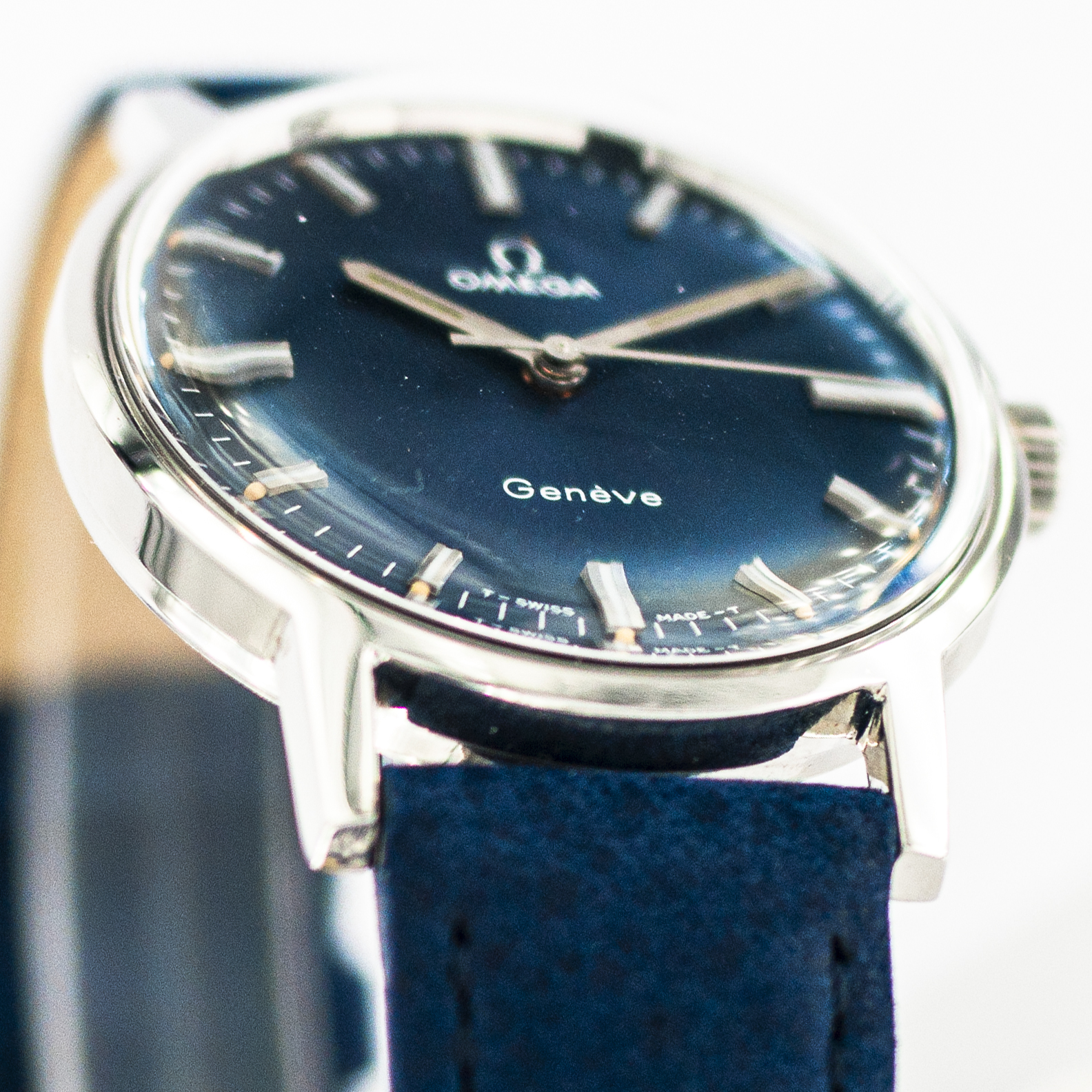 1391_marcels_watch_group_vintage_wristwatch_1970_omega_135.070_geneve_case_side_08