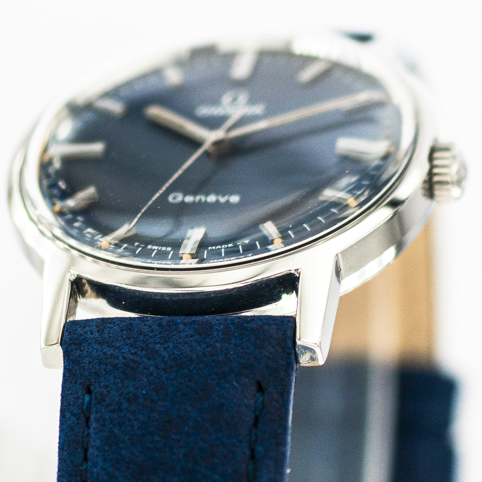 1391_marcels_watch_group_vintage_wristwatch_1970_omega_135.070_geneve_case_side_09