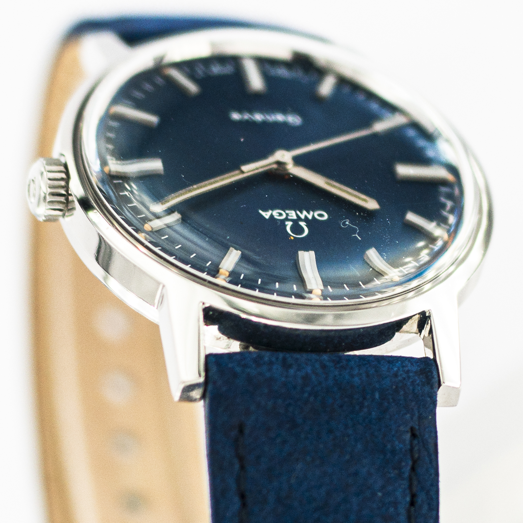 1391_marcels_watch_group_vintage_wristwatch_1970_omega_135.070_geneve_case_side_10