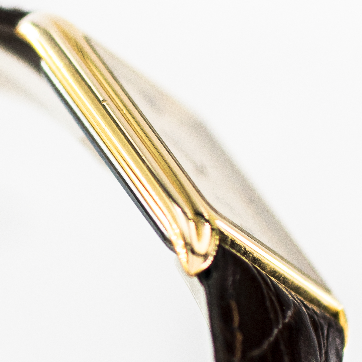 1402_marcels_watch_group_vintage_wristwatch_1981_omega_191.0107_de_ville_tank_case_side_04