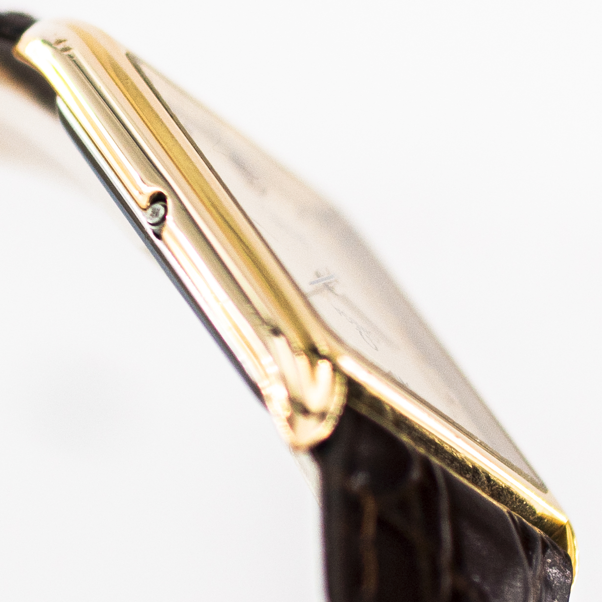 1402_marcels_watch_group_vintage_wristwatch_1981_omega_191.0107_de_ville_tank_case_side_07