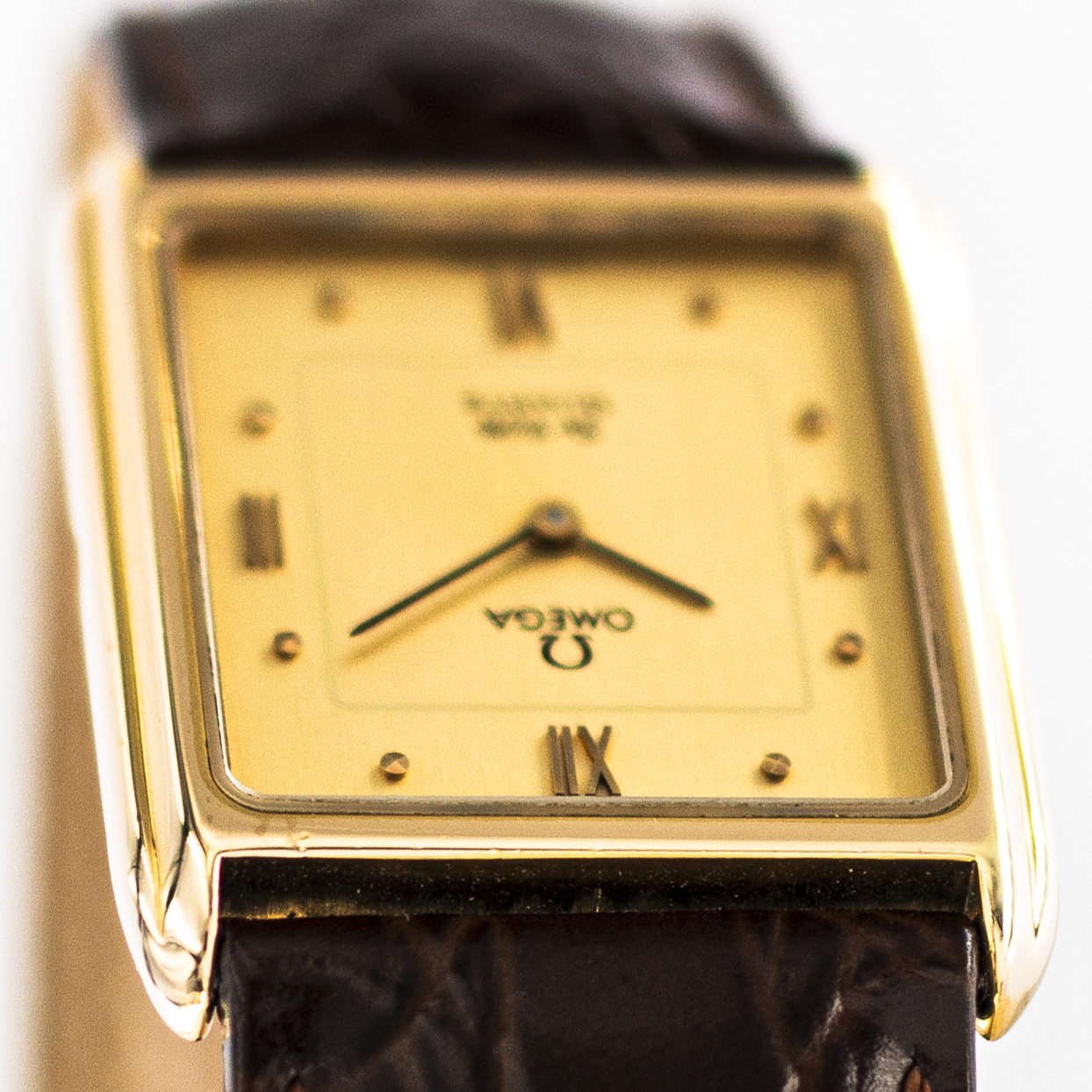 1402_marcels_watch_group_vintage_wristwatch_1981_omega_191.0107_de_ville_tank_case_side_10
