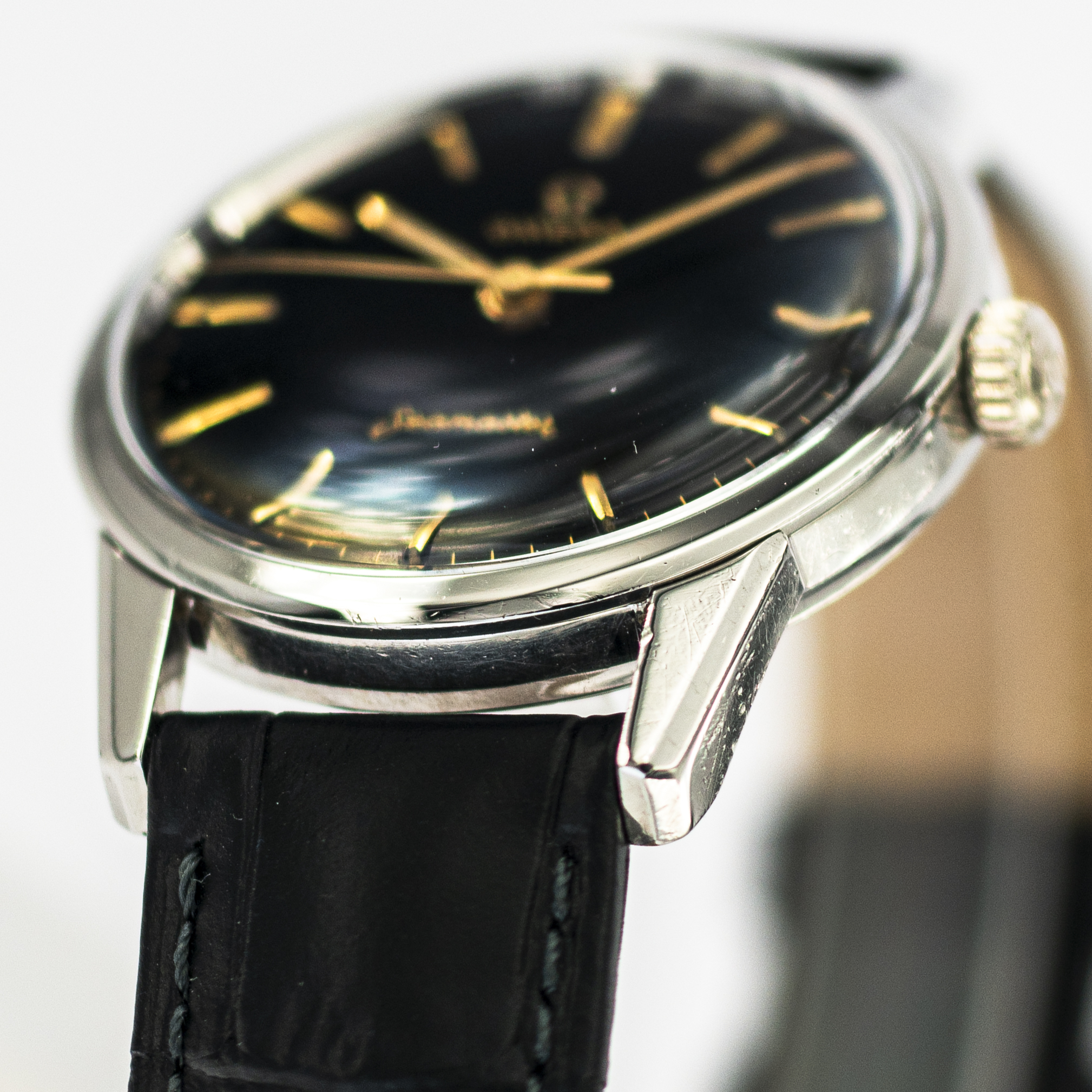 1426_marcels_watch_group_vintage_wristwatch_1961_omega_14390_seamaster_case_side_02