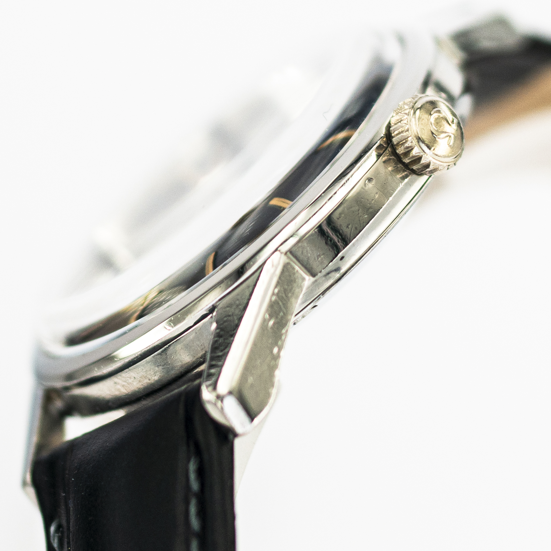 1426_marcels_watch_group_vintage_wristwatch_1961_omega_14390_seamaster_case_side_05
