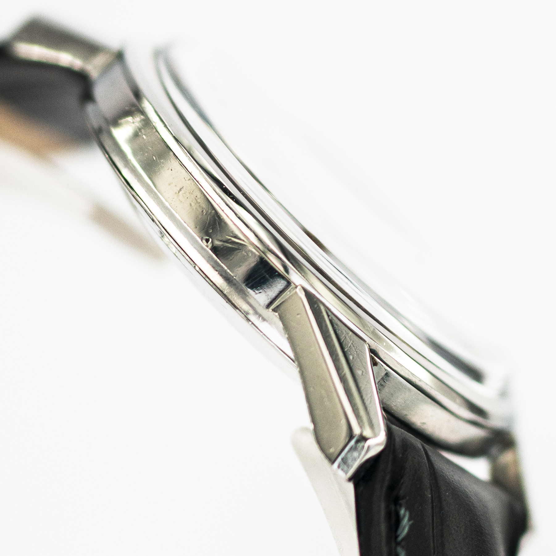 1426_marcels_watch_group_vintage_wristwatch_1961_omega_14390_seamaster_case_side_08