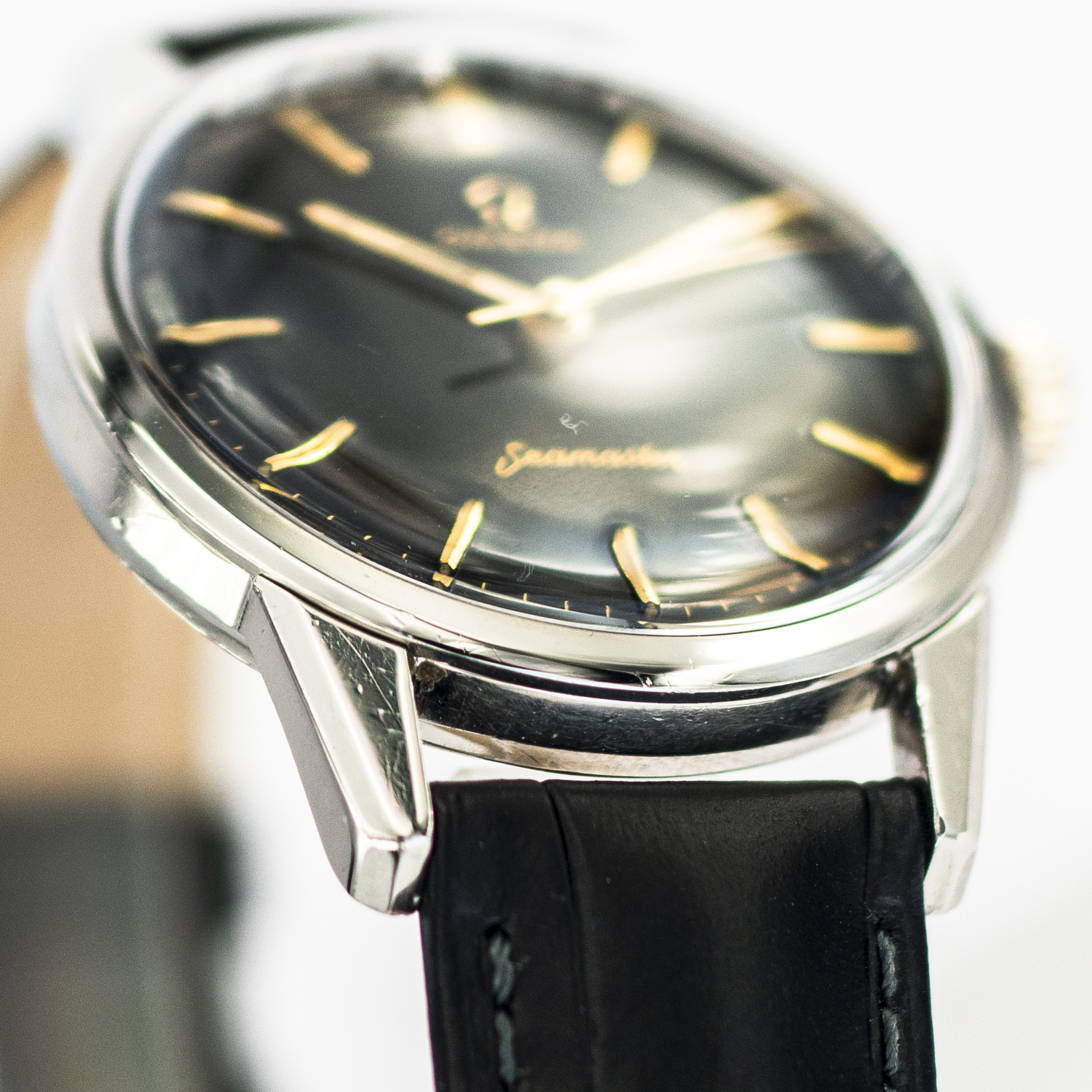 1426_marcels_watch_group_vintage_wristwatch_1961_omega_14390_seamaster_case_side_09