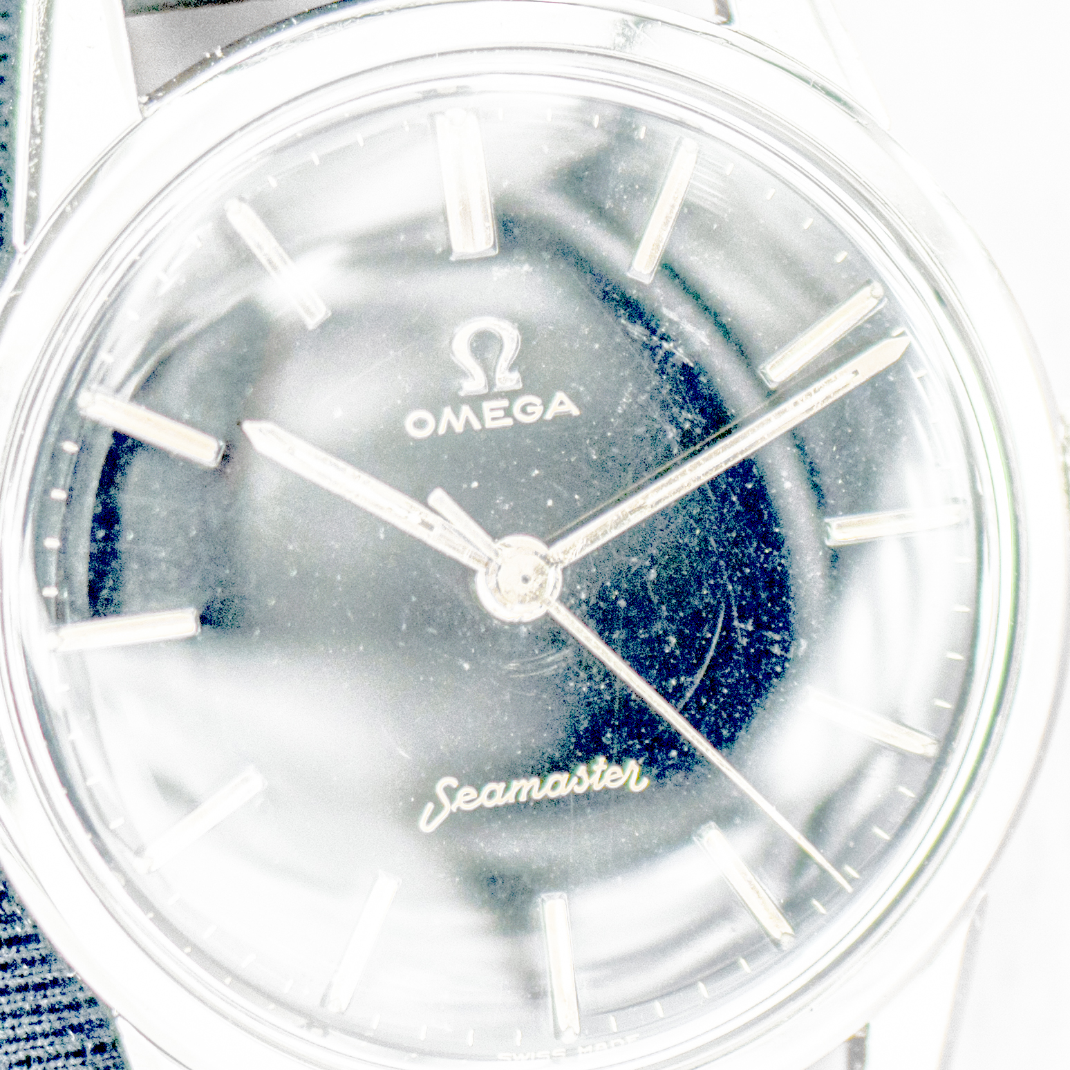1426_marcels_watch_group_vintage_wristwatch_1961_omega_14390_seamaster_dial_damages_highlights_01