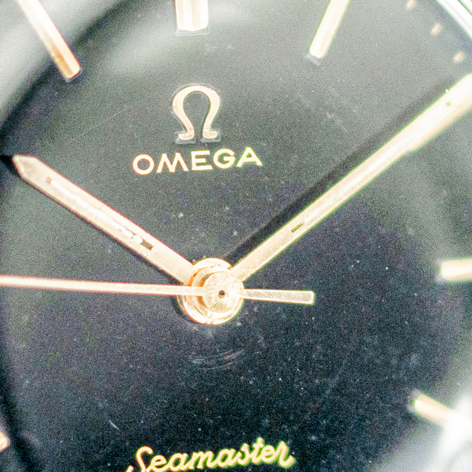 1426_marcels_watch_group_vintage_wristwatch_1961_omega_14390_seamaster_dial_damages_highlights_02