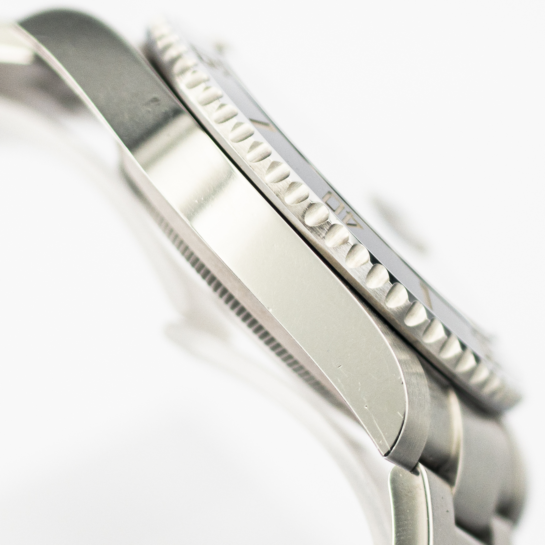 1417_marcels_watch_group_2018_rolex_116610LN_submariner_date_case_side_03