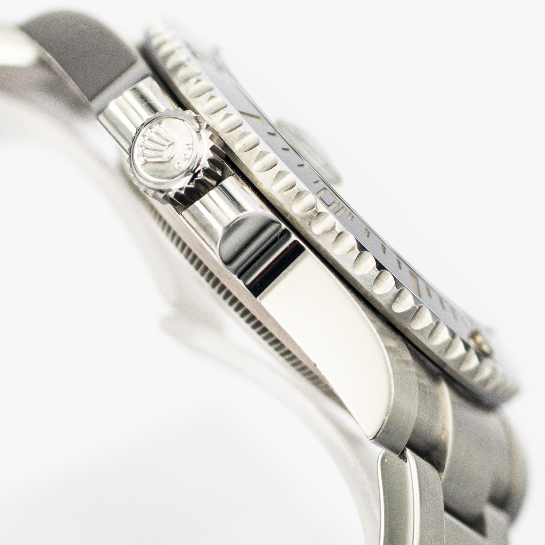 1417_marcels_watch_group_2018_rolex_116610LN_submariner_date_case_side_06