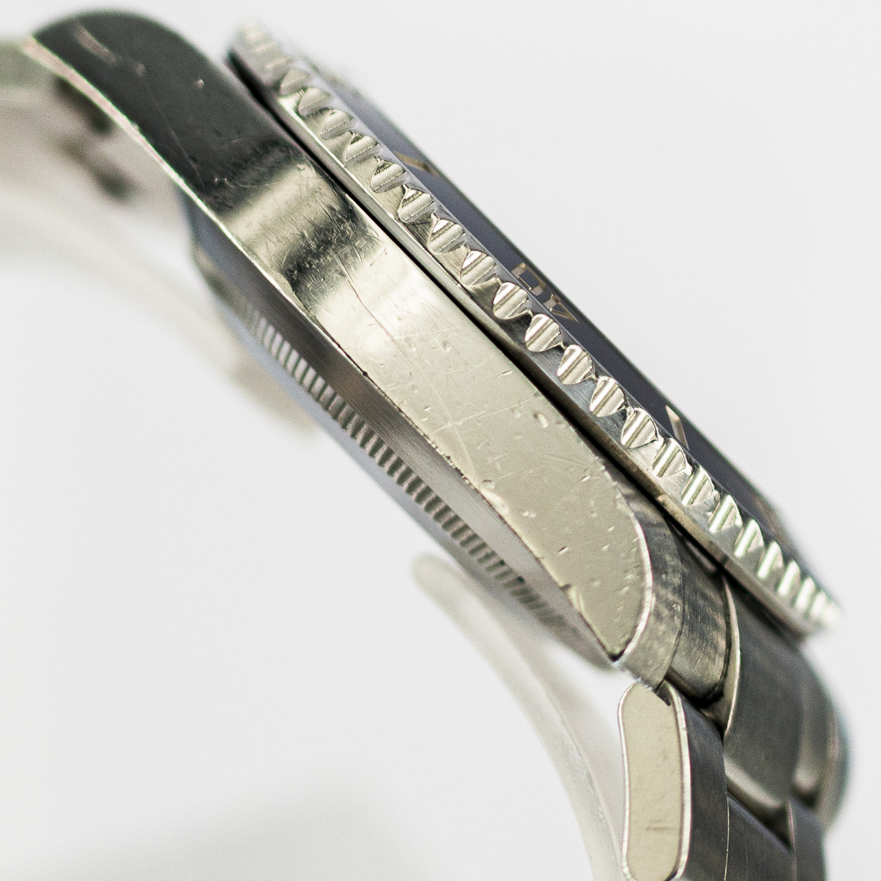 1429_marcels_watch_group_2013_rolex_114060_submariner_case_side_02
