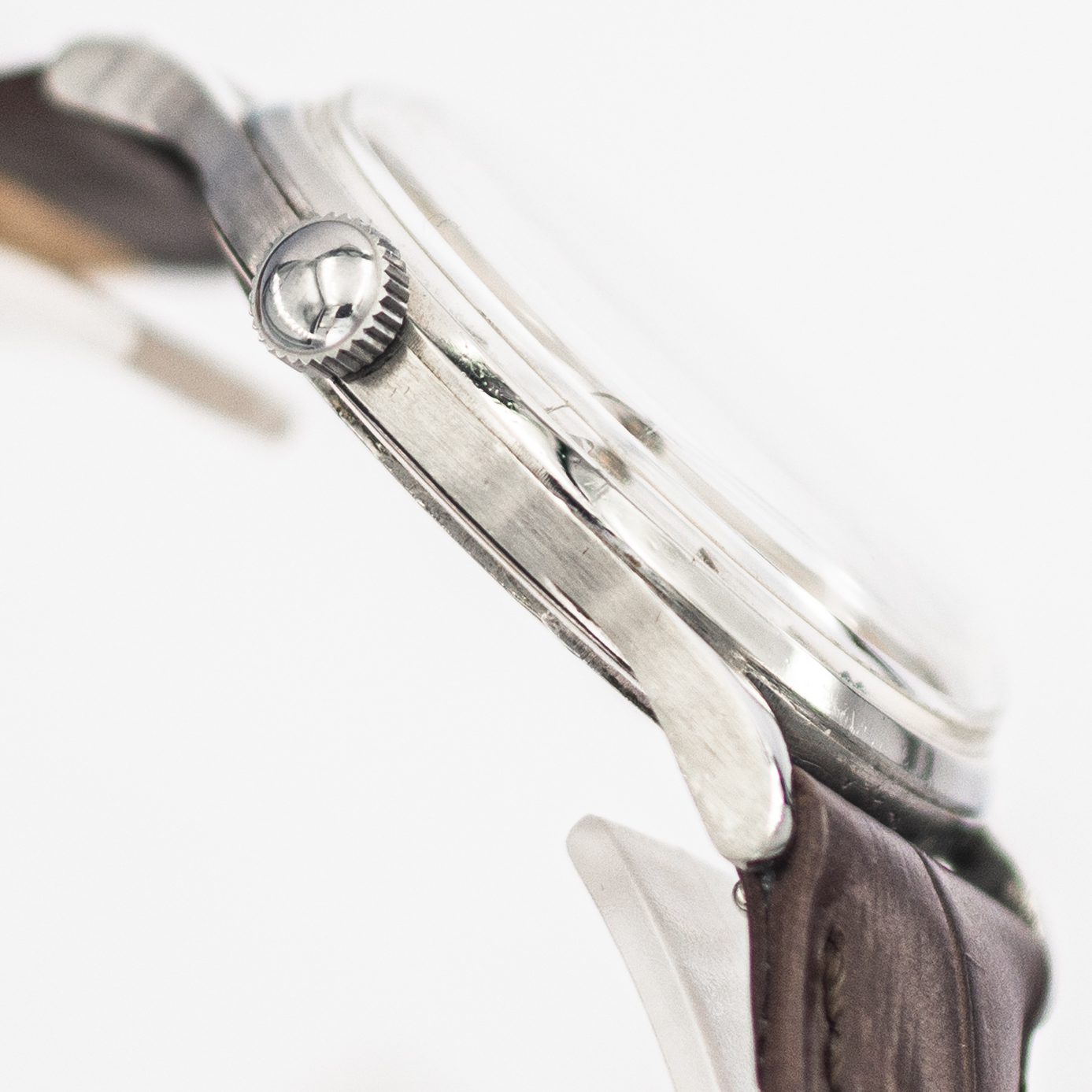 1434_marcels_watch_group_vintage_wristwatch_1951_jaegerlecoultre_e165_case_side_002