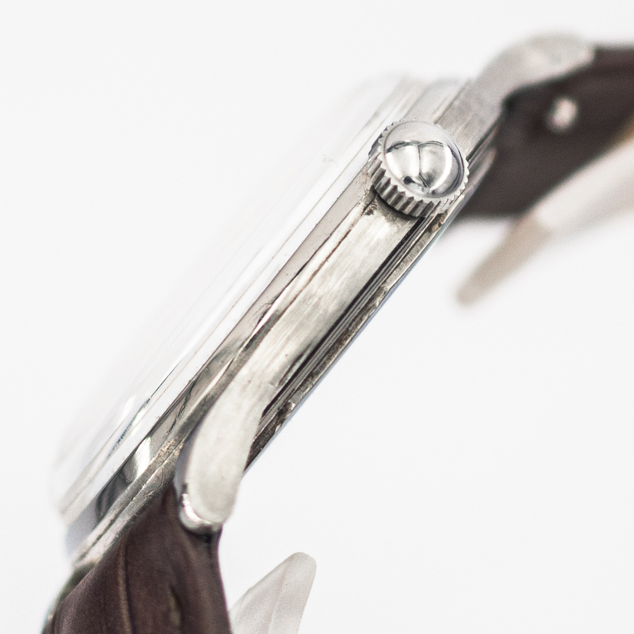 1434_marcels_watch_group_vintage_wristwatch_1951_jaegerlecoultre_e165_case_side_003