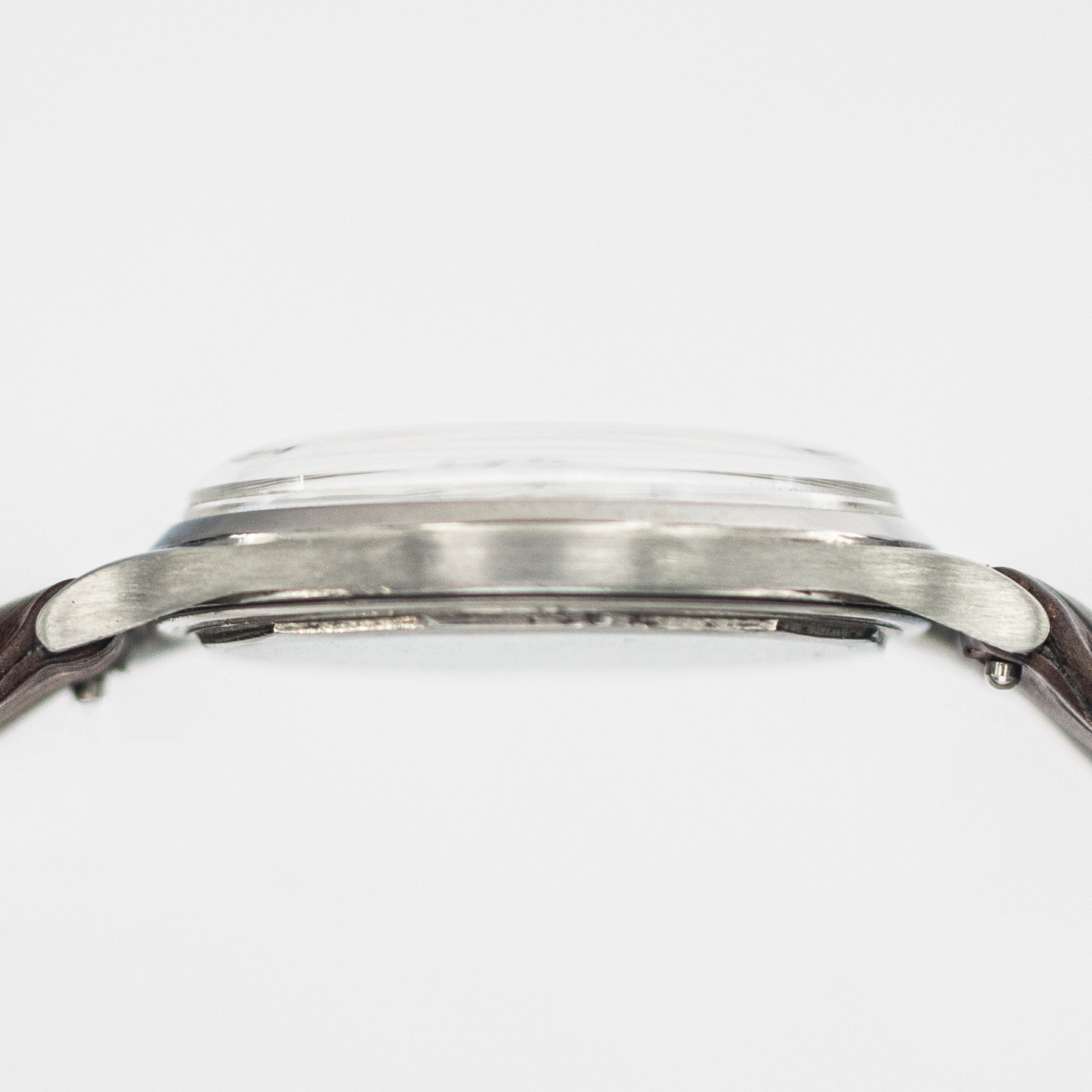 1434_marcels_watch_group_vintage_wristwatch_1951_jaegerlecoultre_e165_case_side_004