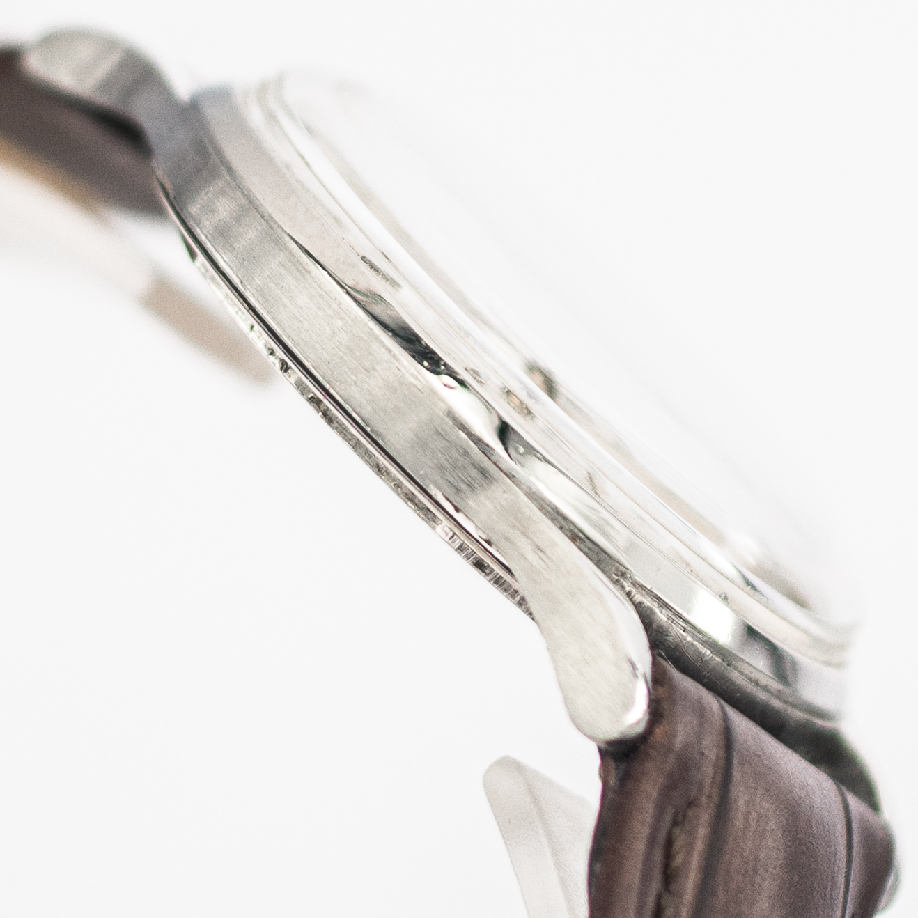 1434_marcels_watch_group_vintage_wristwatch_1951_jaegerlecoultre_e165_case_side_005