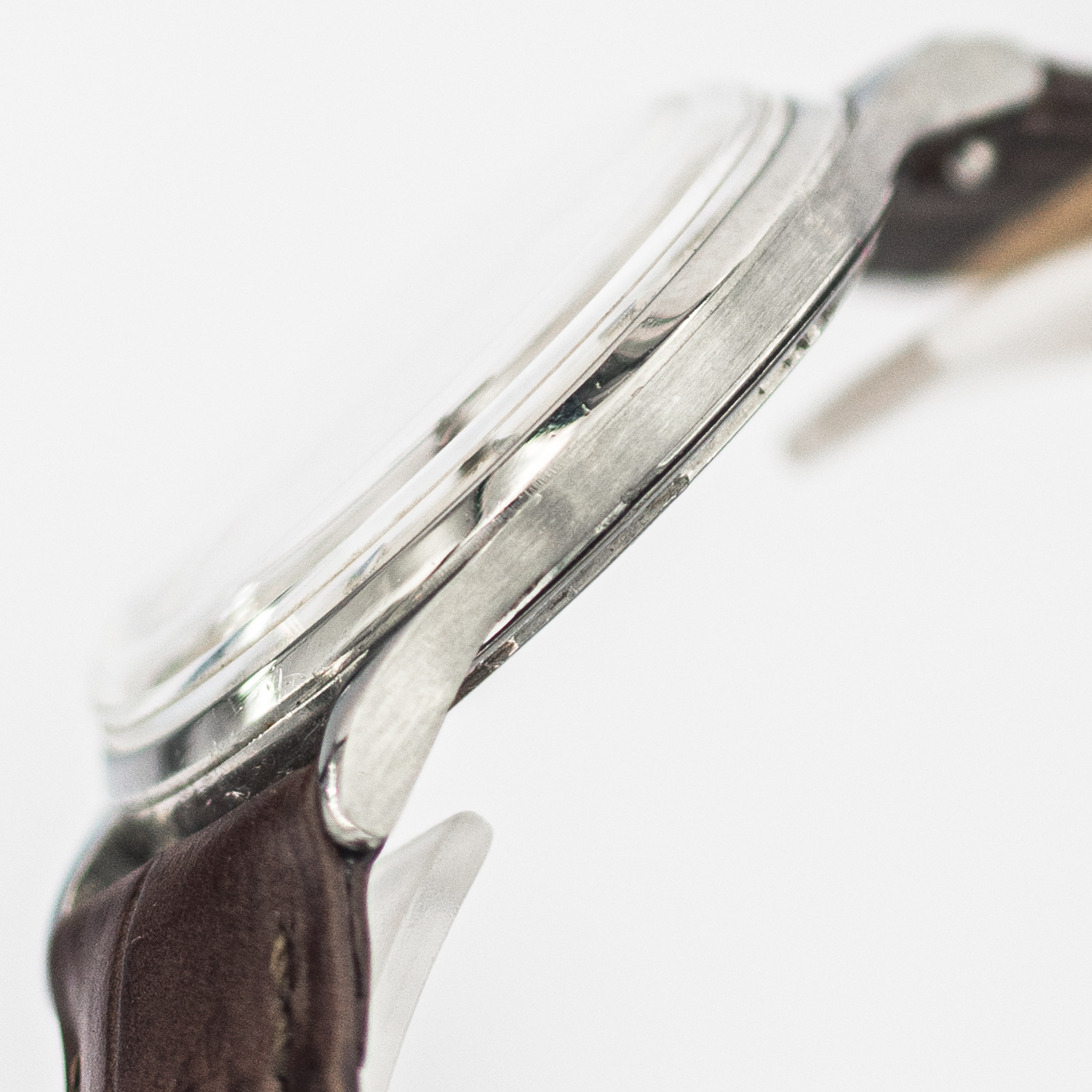 1434_marcels_watch_group_vintage_wristwatch_1951_jaegerlecoultre_e165_case_side_006