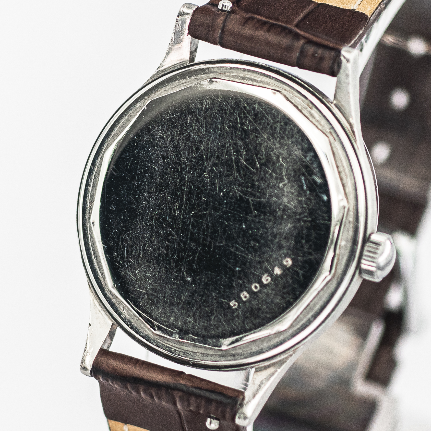 1434_marcels_watch_group_vintage_wristwatch_1951_jaegerlecoultre_e165_caseback_002