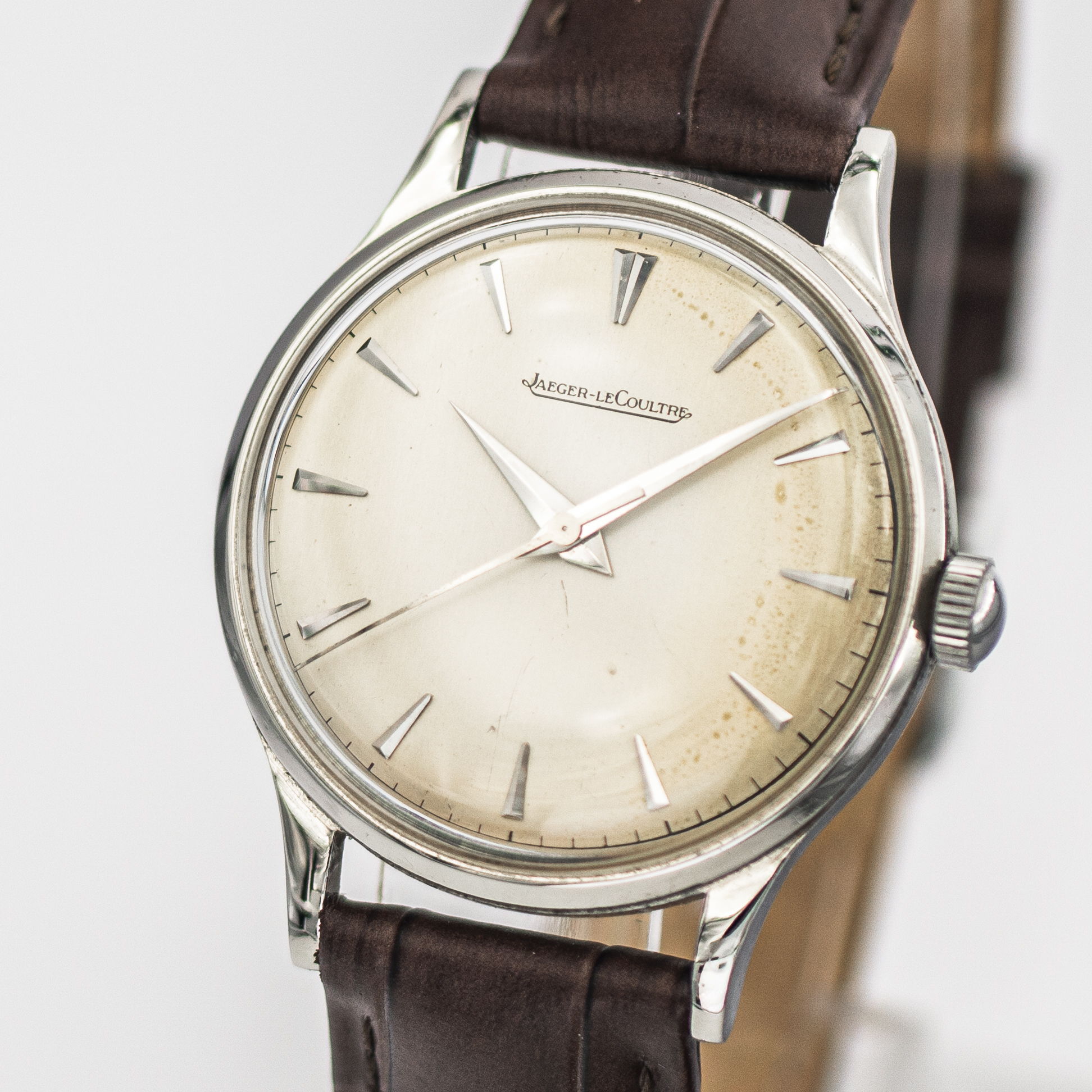 1434_marcels_watch_group_vintage_wristwatch_1951_jaegerlecoultre_e165_dial_003