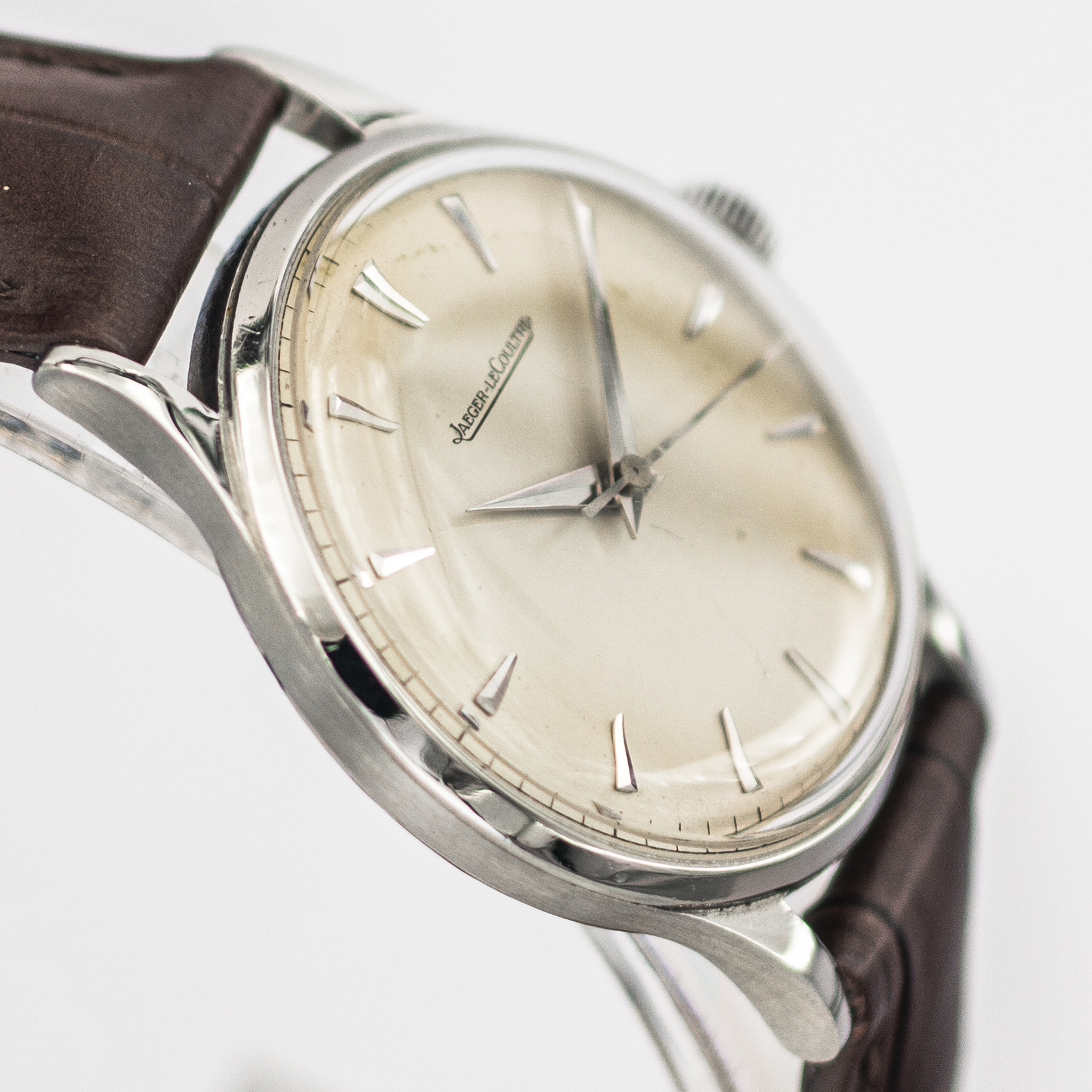 1434_marcels_watch_group_vintage_wristwatch_1951_jaegerlecoultre_e165_dial_011