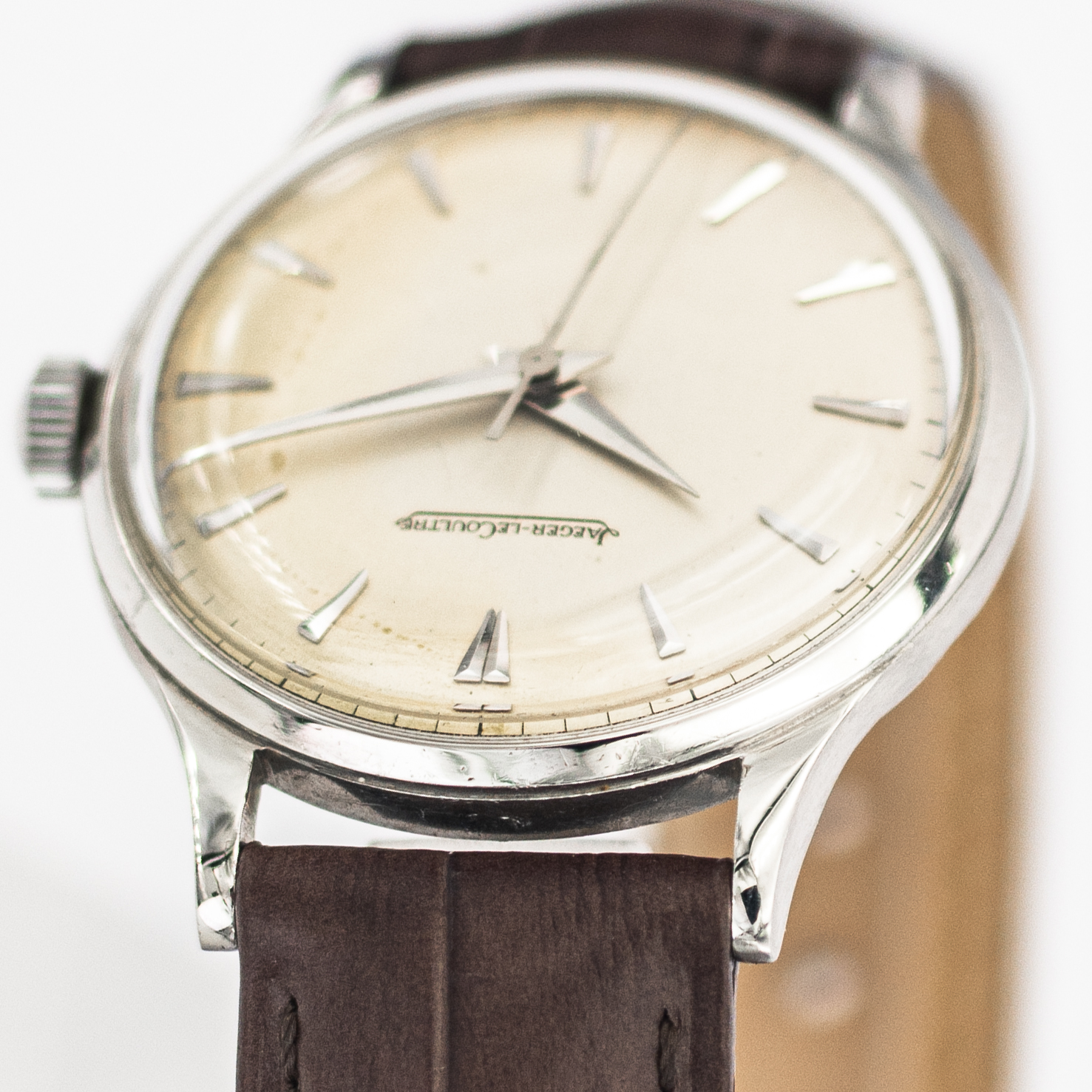 1434_marcels_watch_group_vintage_wristwatch_1951_jaegerlecoultre_e165_lugs_001