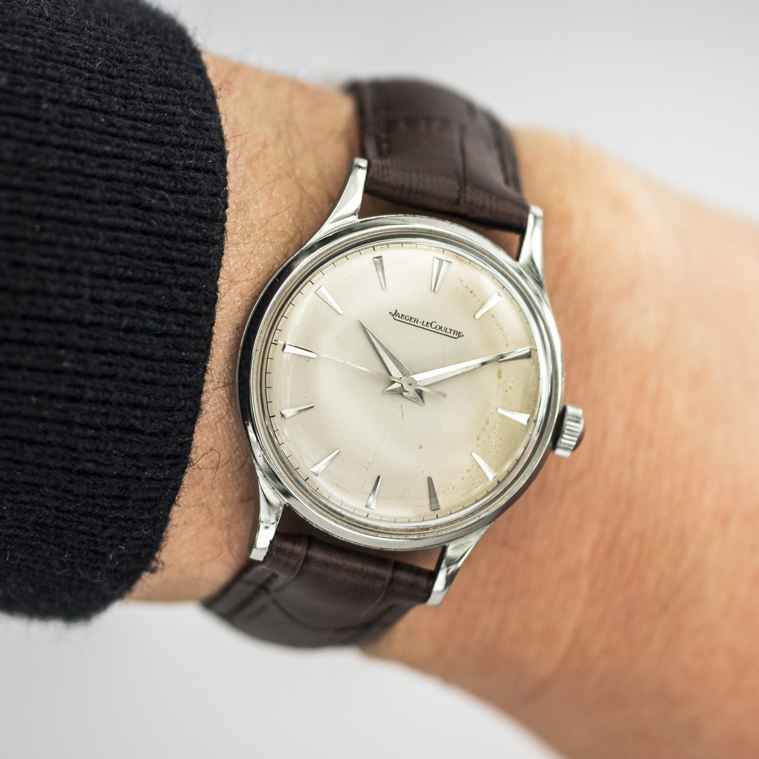 1434_marcels_watch_group_vintage_wristwatch_1951_jaegerlecoultre_e165_wristshot_001
