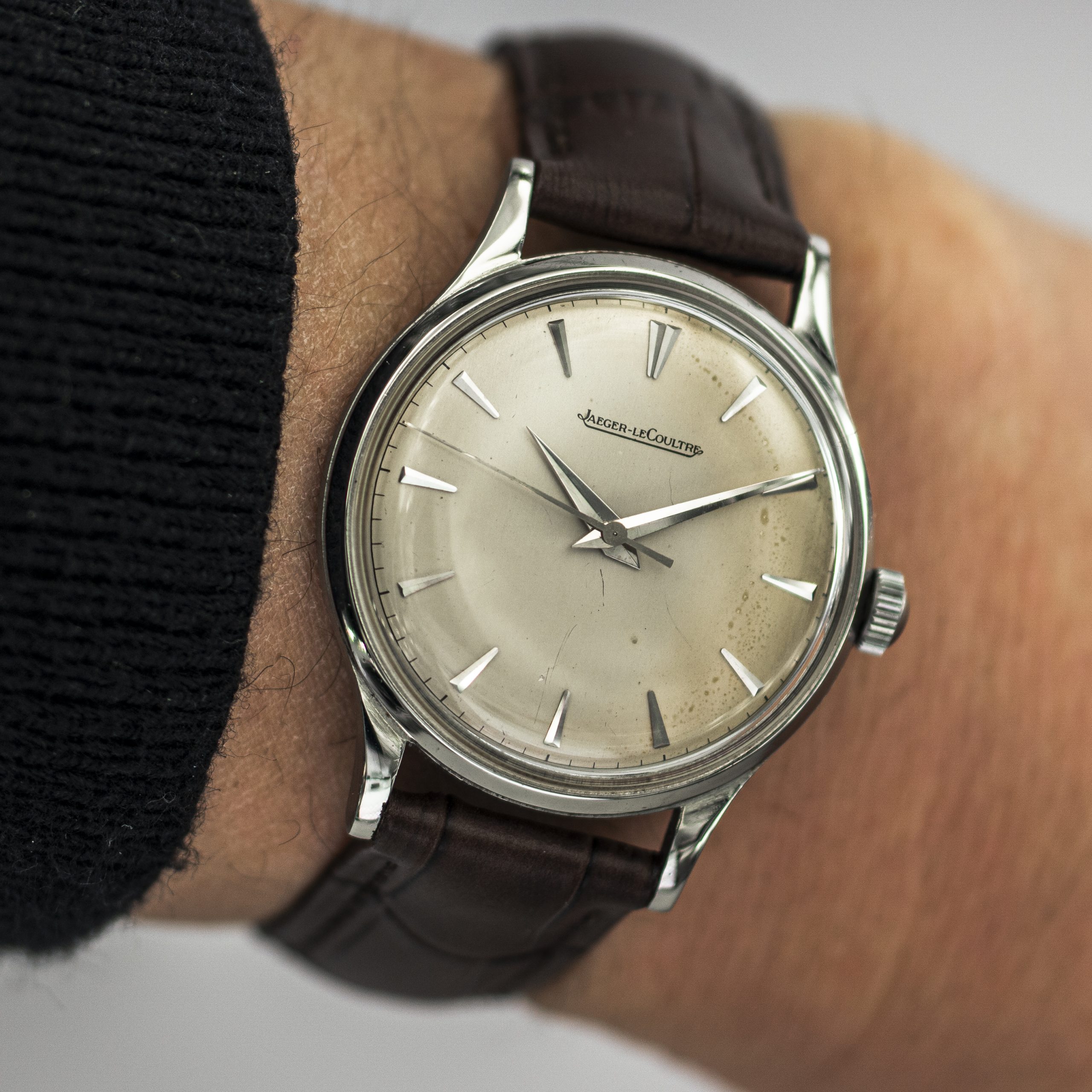 1434_marcels_watch_group_vintage_wristwatch_1951_jaegerlecoultre_e165_wristshot_002