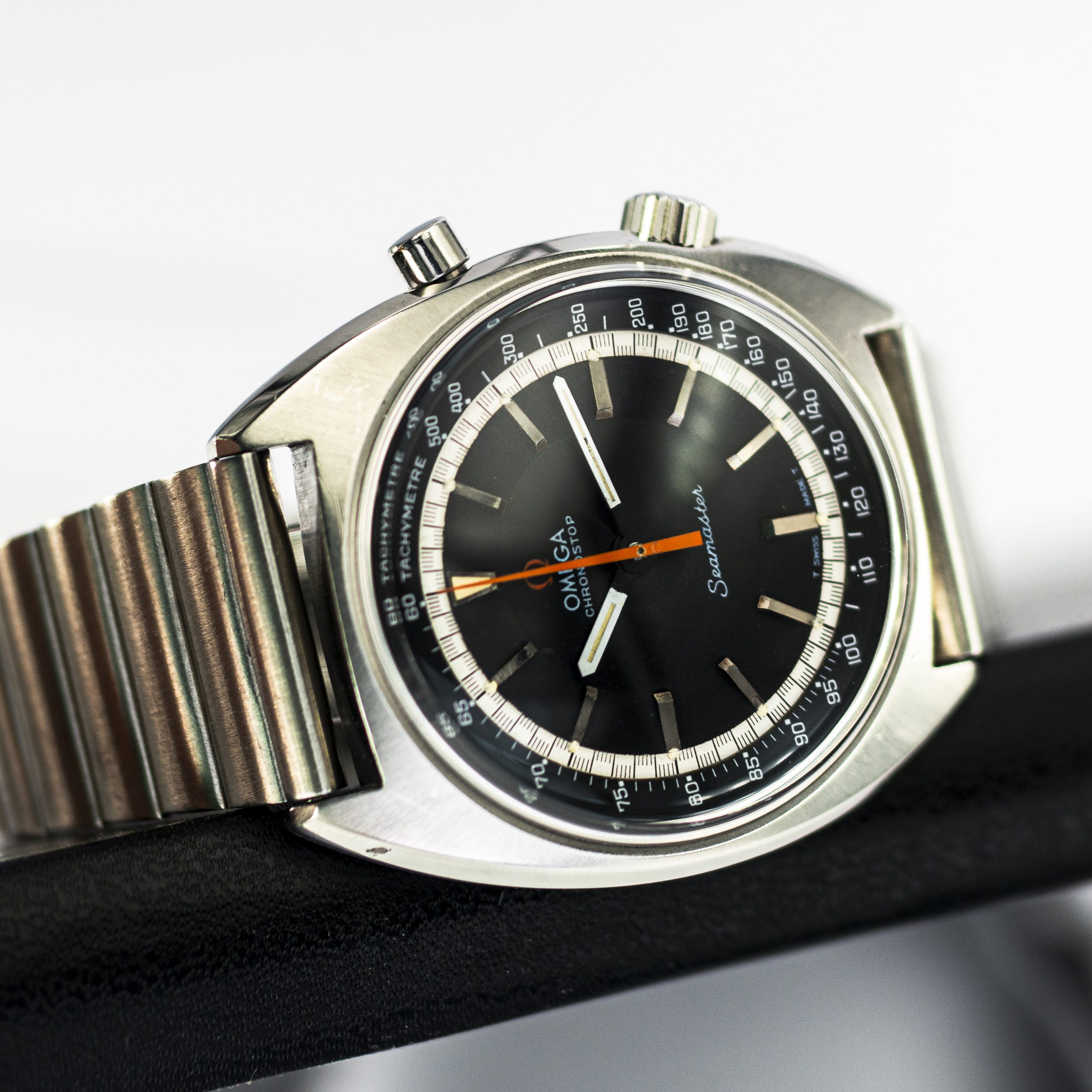 1439_marcels_watch_group_vintage_wristwatch_1967_omega_145.007_seamaster_chronostop_dial_01