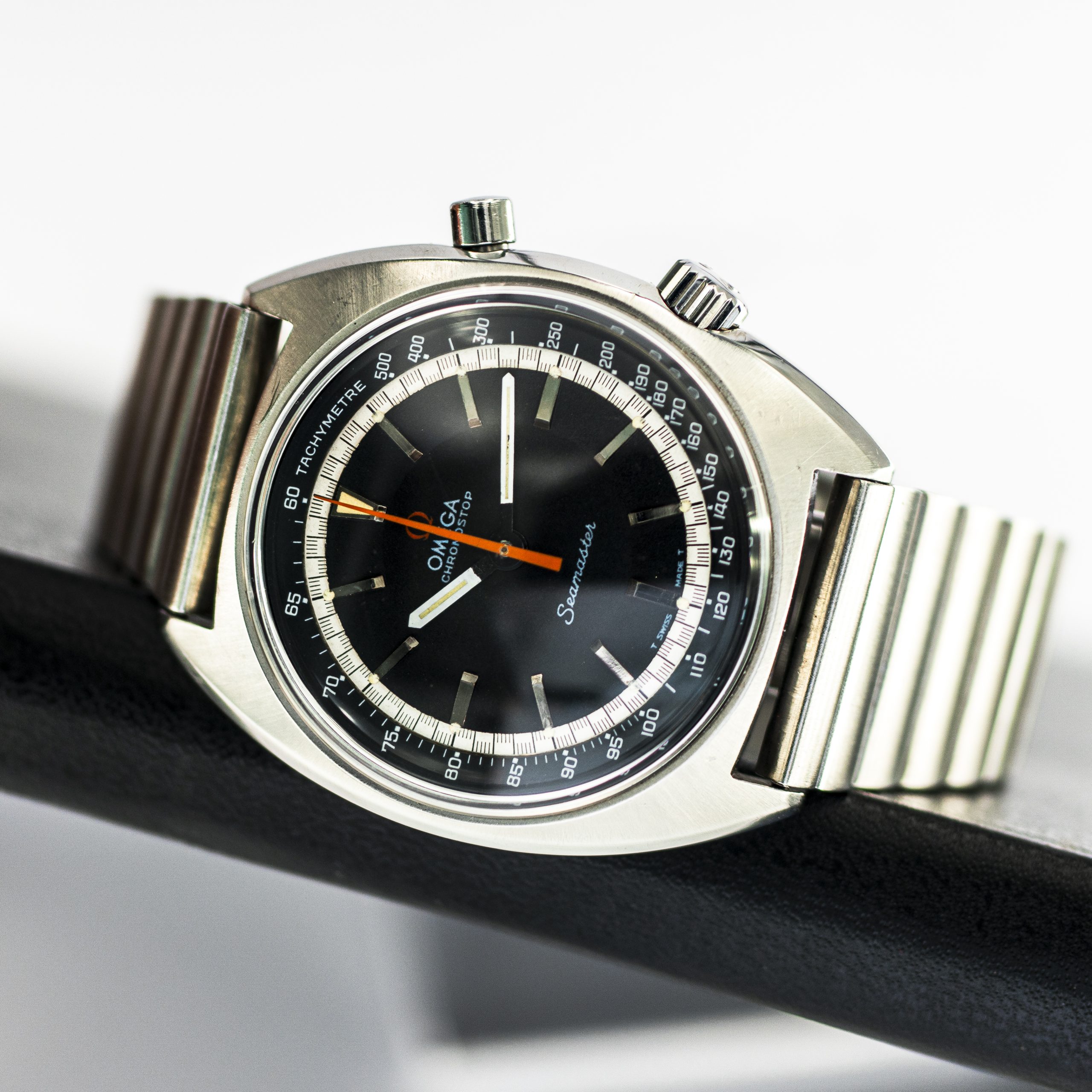 1439_marcels_watch_group_vintage_wristwatch_1967_omega_145.007_seamaster_chronostop_dial_02