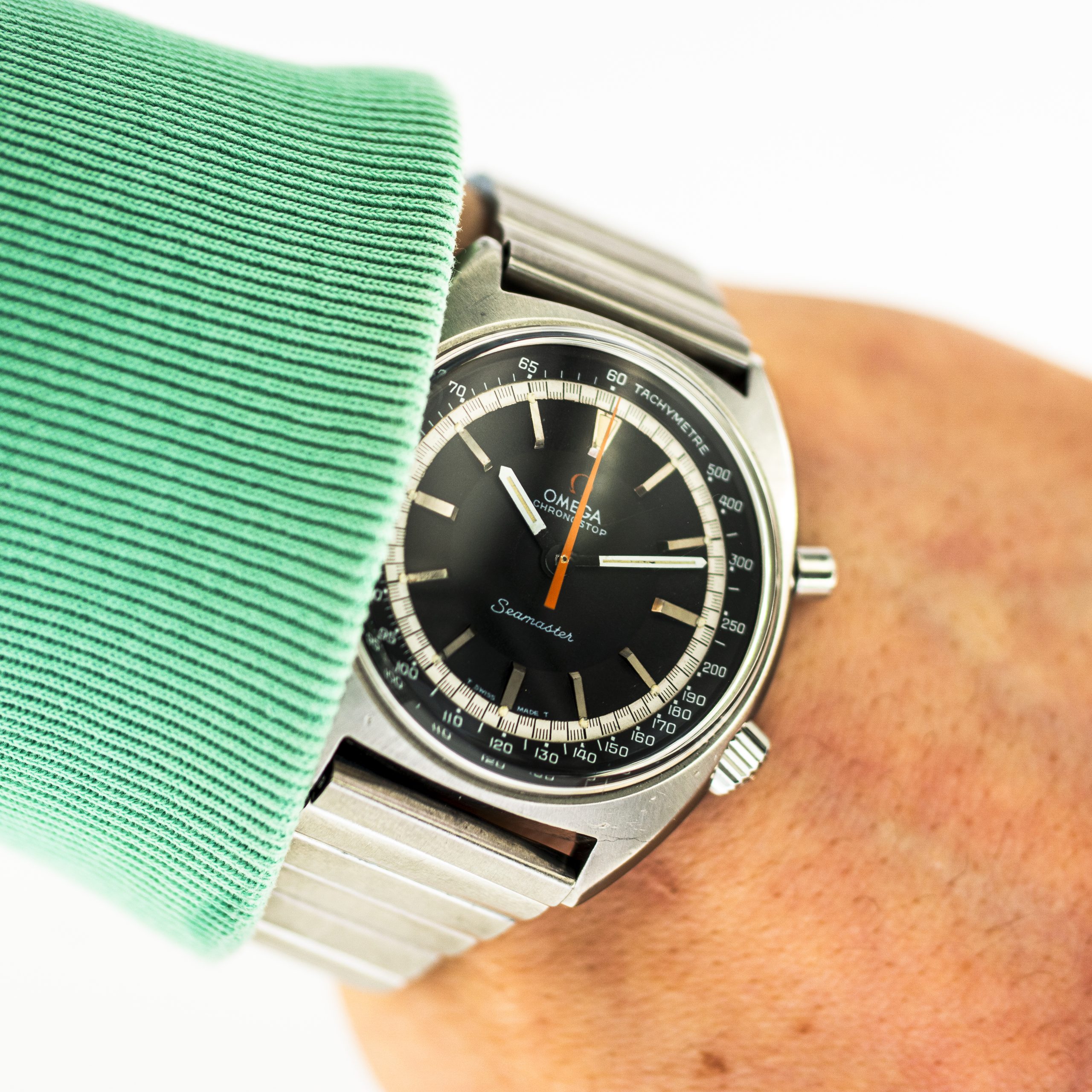 1439_marcels_watch_group_vintage_wristwatch_1967_omega_145.007_seamaster_chronostop_wristshot_02