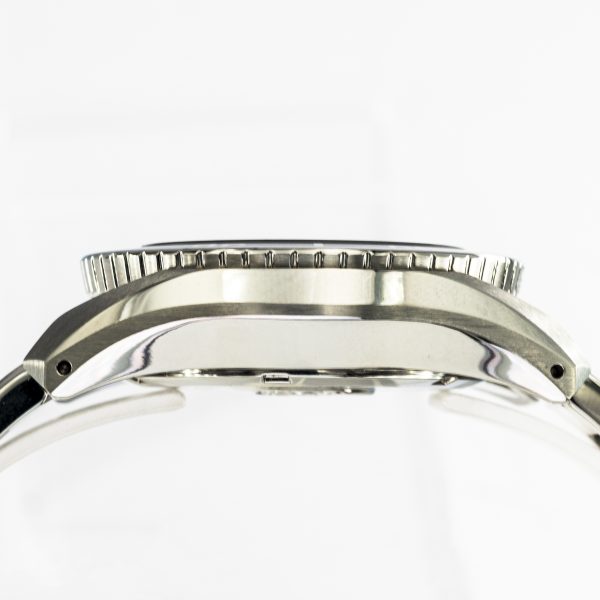 1455_marcels_watchg_group_wristwatch_2022_seiko_prospex_Sumo_SBPK001_SFK003J1_Diver_Solar_GMT_5k65_0AA0_case_side_04