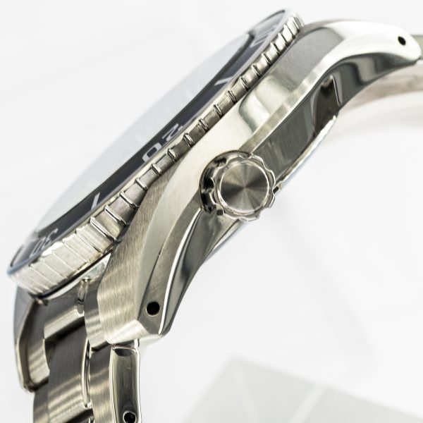 1455_marcels_watchg_group_wristwatch_2022_seiko_prospex_Sumo_SBPK001_SFK003J1_Diver_Solar_GMT_5k65_0AA0_case_side_05