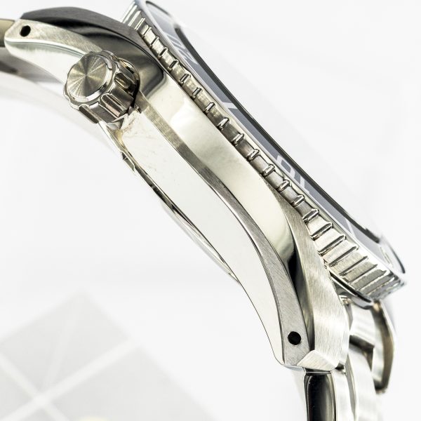 1455_marcels_watchg_group_wristwatch_2022_seiko_prospex_Sumo_SBPK001_SFK003J1_Diver_Solar_GMT_5k65_0AA0_case_side_06