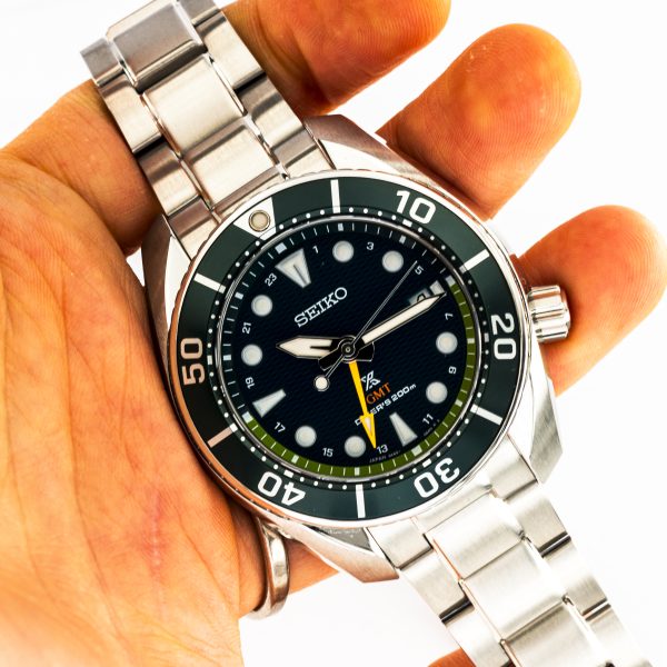 1455_marcels_watchg_group_wristwatch_2022_seiko_prospex_Sumo_SBPK001_SFK003J1_Diver_Solar_GMT_5k65_0AA0_dial_01